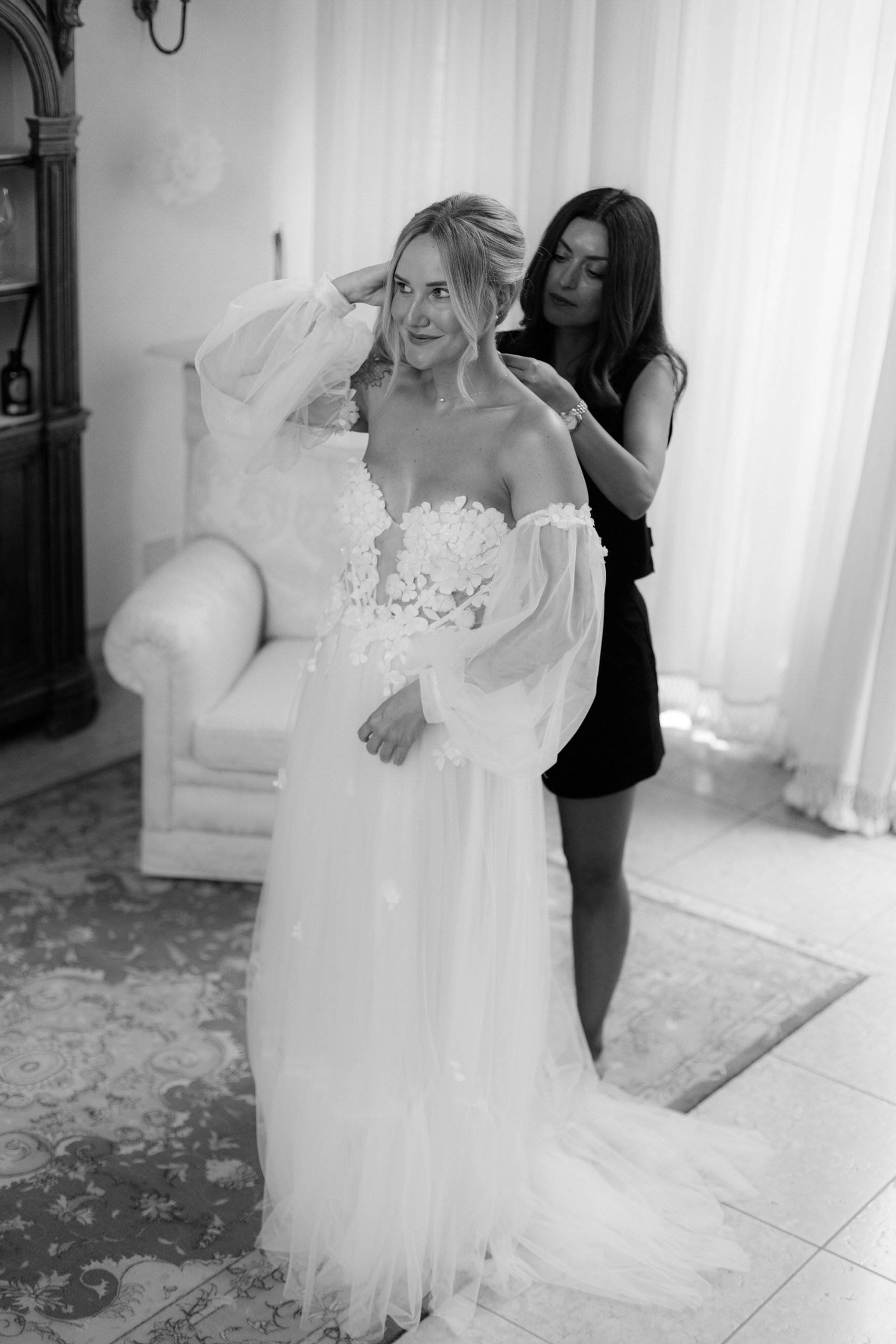 Mirjam und Kevin_getting ready_MarinaUrbanFoto-283.jpg