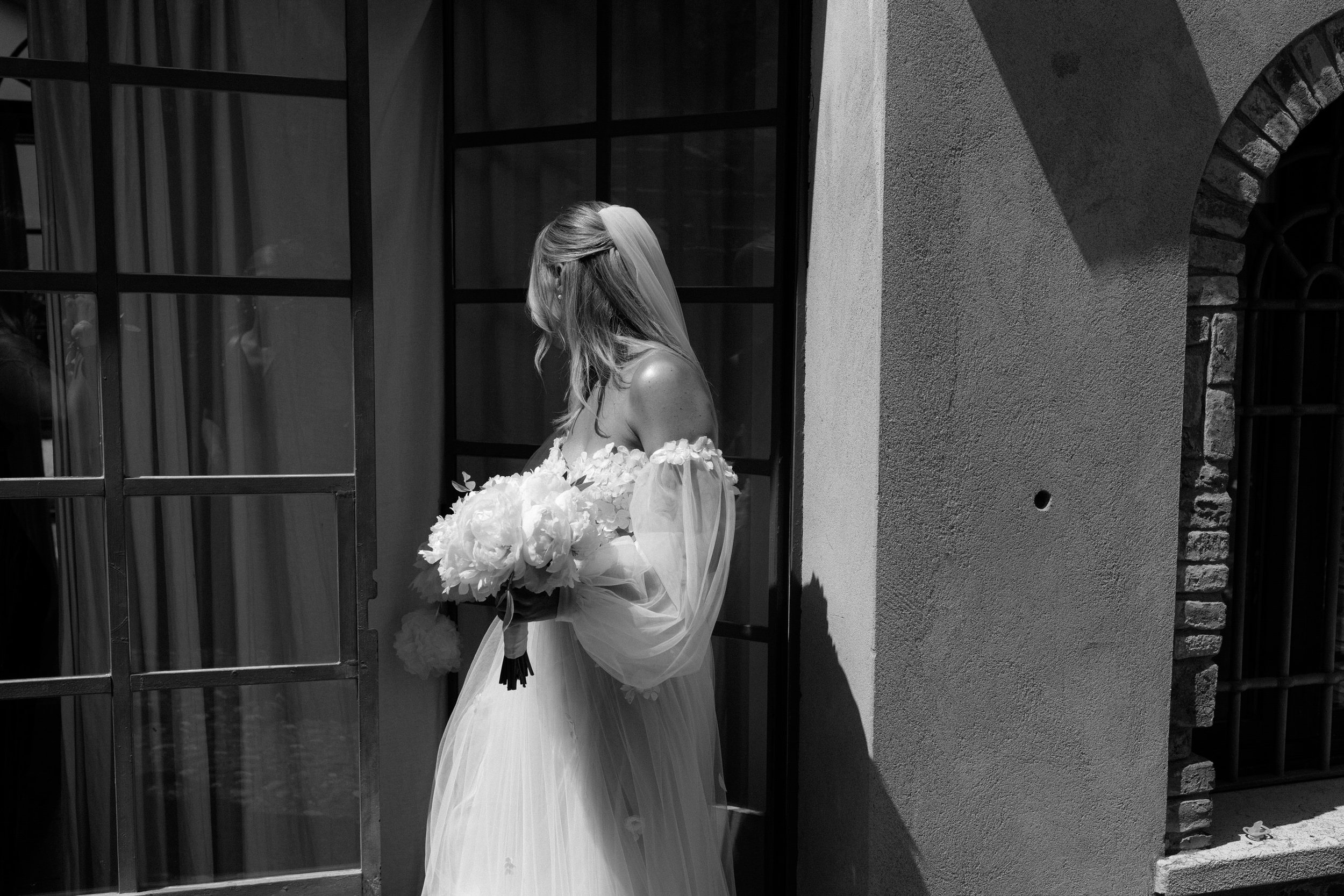 Mirjam und Kevin_getting ready_MarinaUrbanFoto-419.jpg