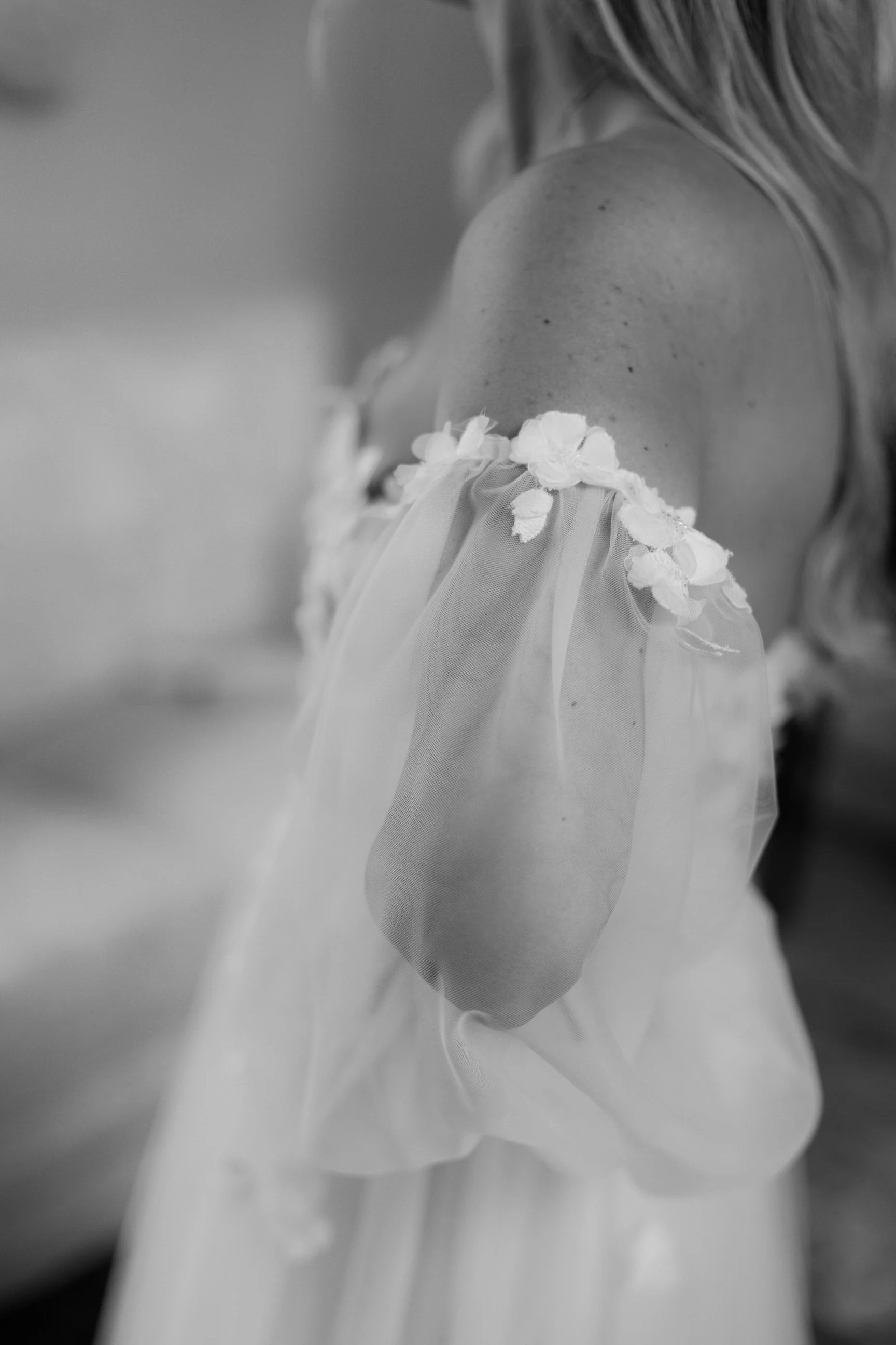 Mirjam und Kevin_getting ready_MarinaUrbanFoto-336.jpg
