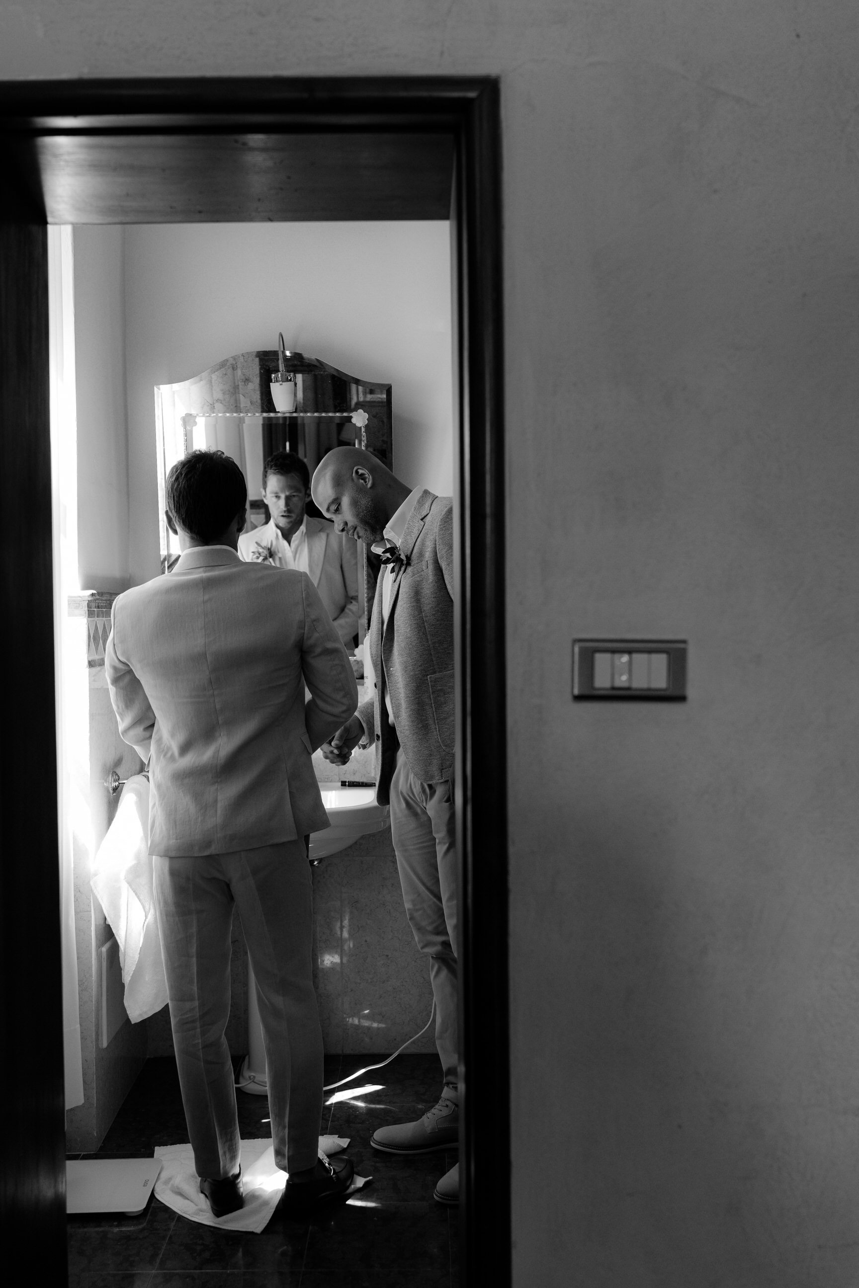 Mirjam und Kevin_getting ready_MarinaUrbanFoto-576.jpg
