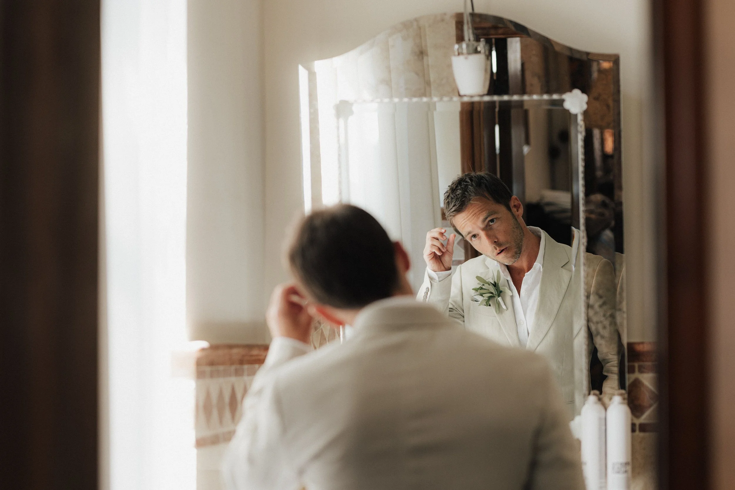 Mirjam und Kevin_getting ready_MarinaUrbanFoto-581.jpg