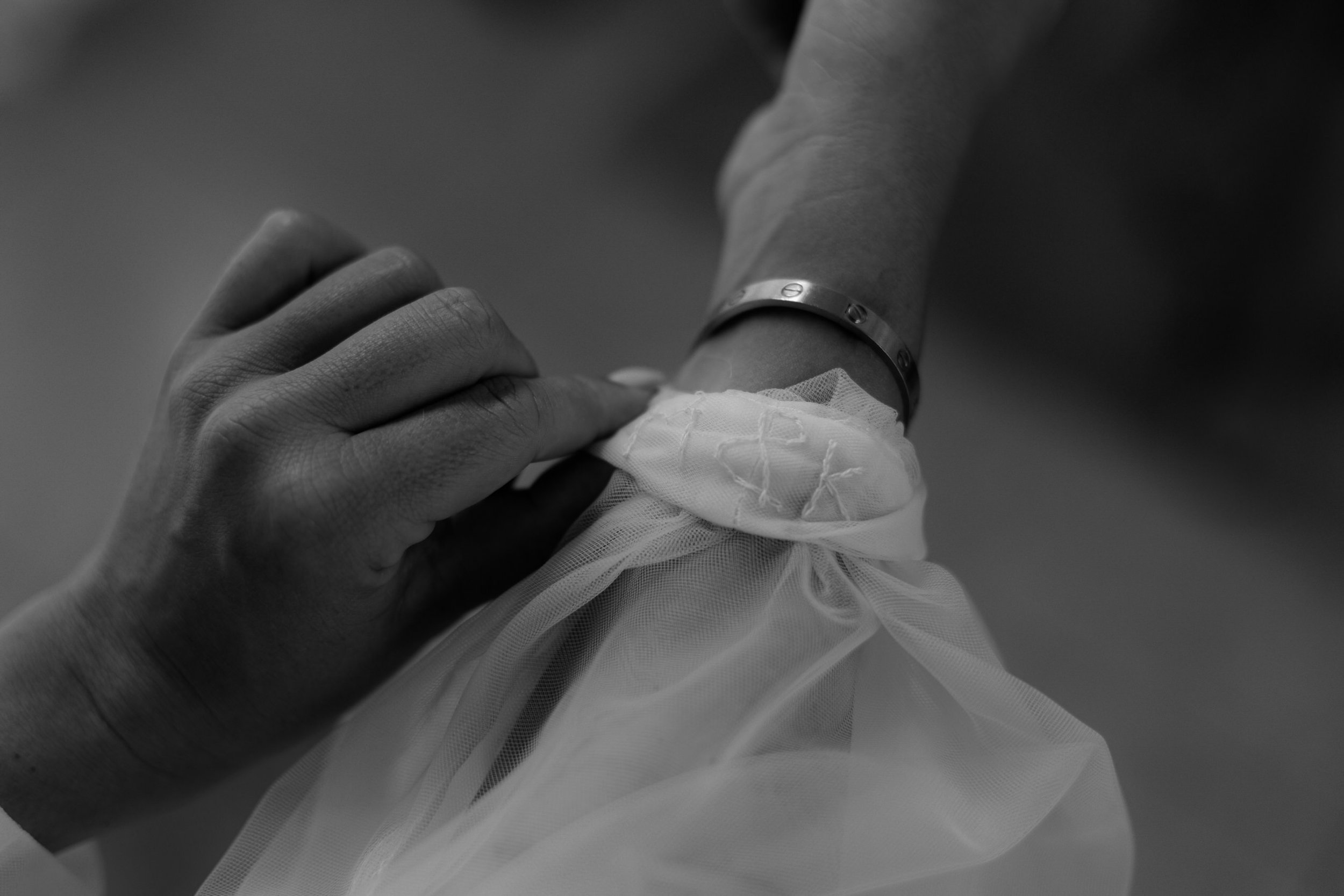 Mirjam und Kevin_getting ready_MarinaUrbanFoto-271.jpg