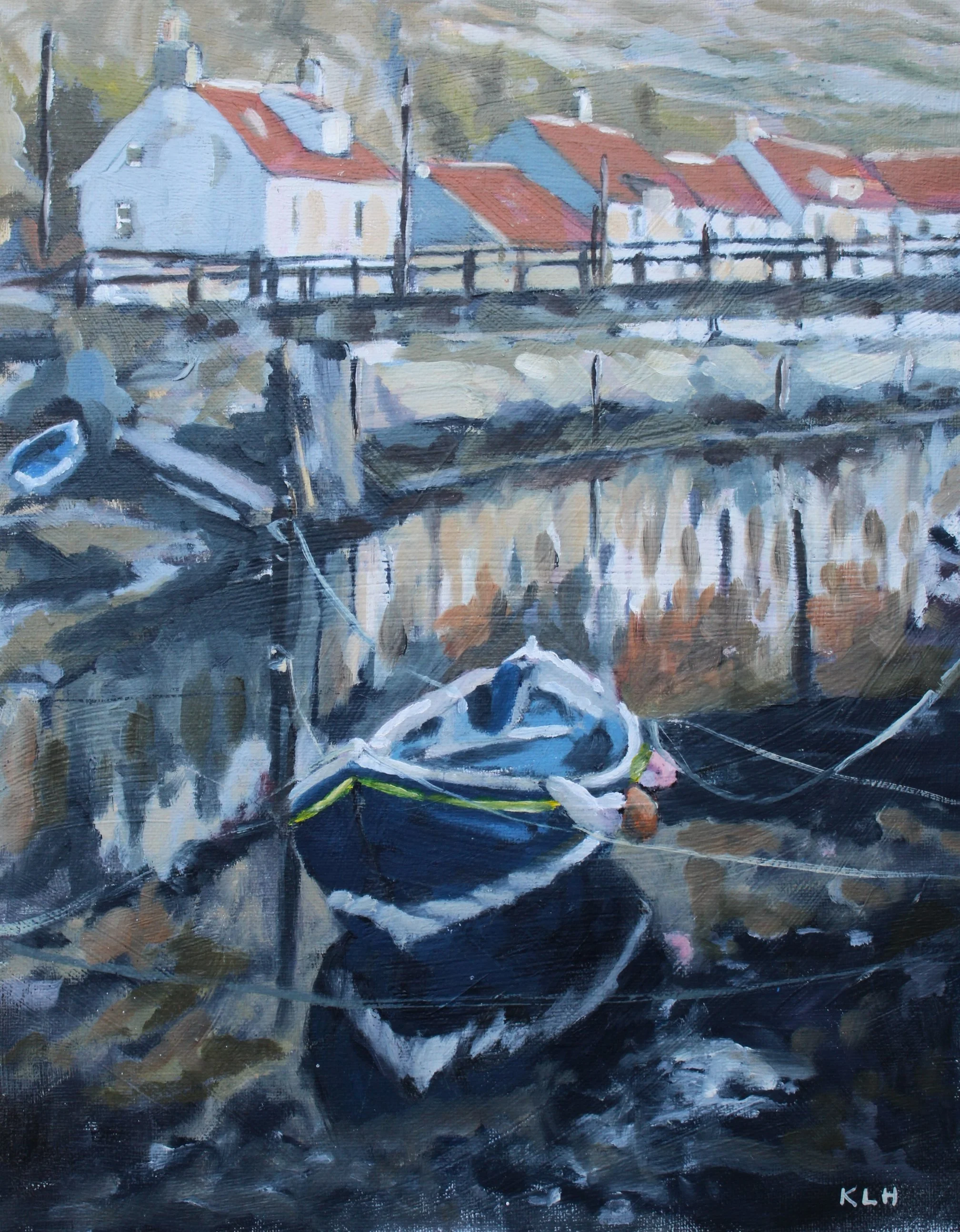 Painting of boats docked at a pier with a row of houses with red roofs in the background, reflecting in the calm water.