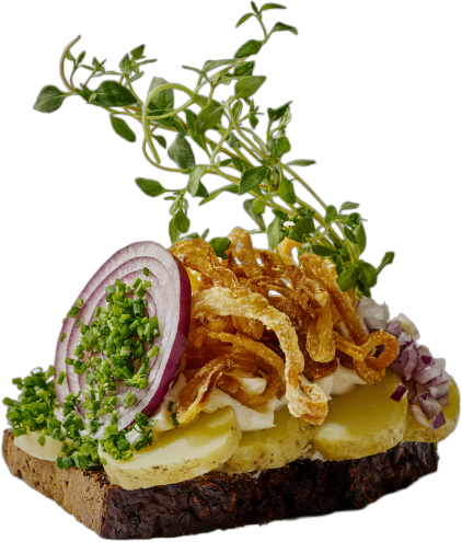 Kartofler med stegte og rå løg, mayonnaise, purløg og timian.