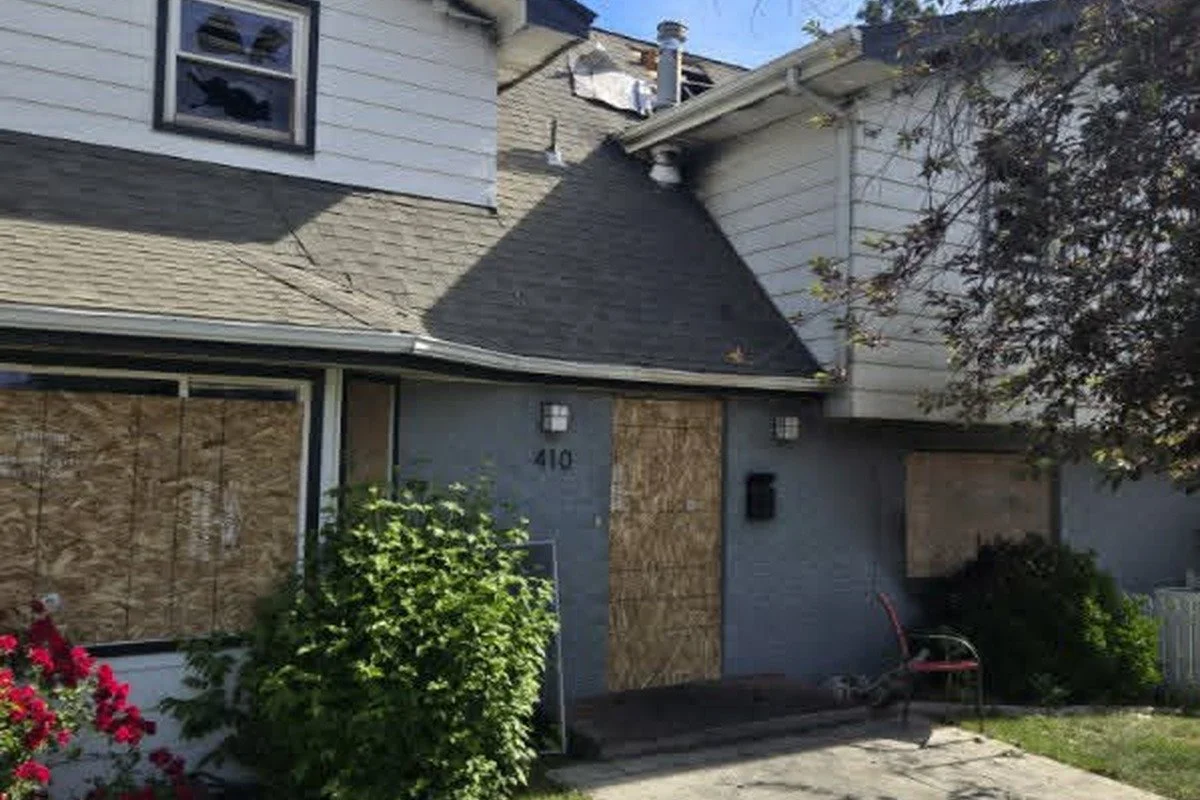 06_house_boarded_front.jpg