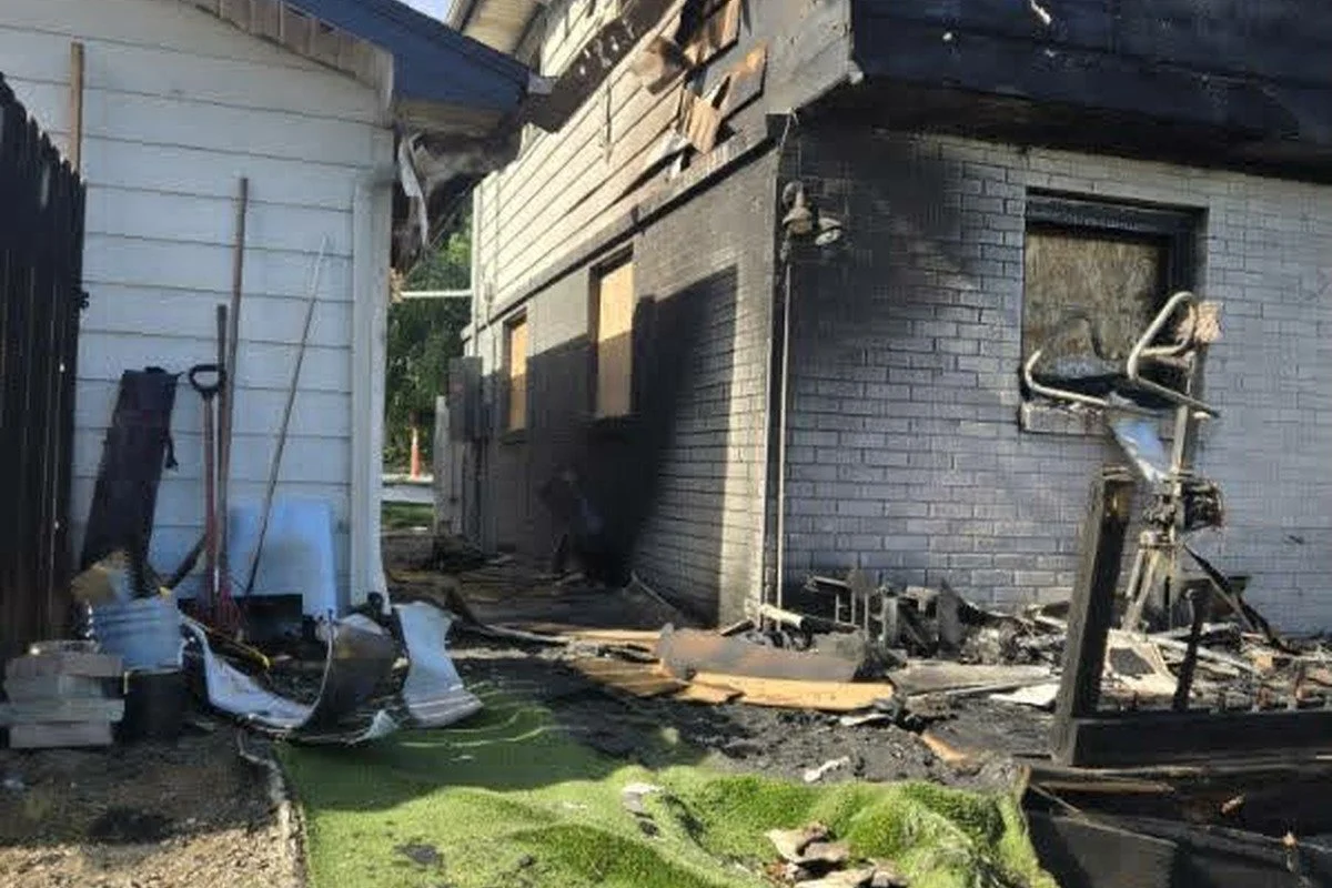 07_house_damage_side.jpg