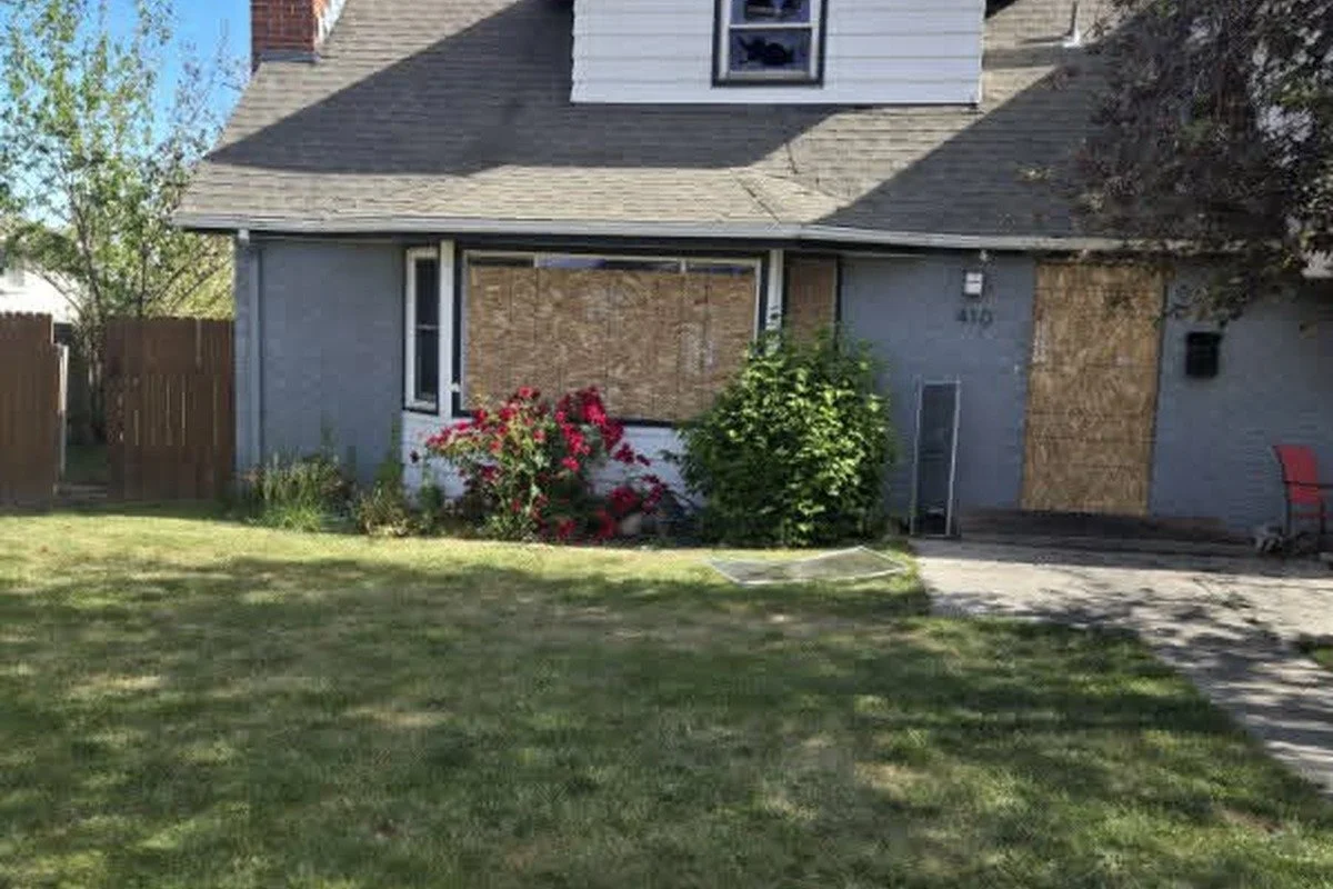 10_house_boarded_front2.jpg