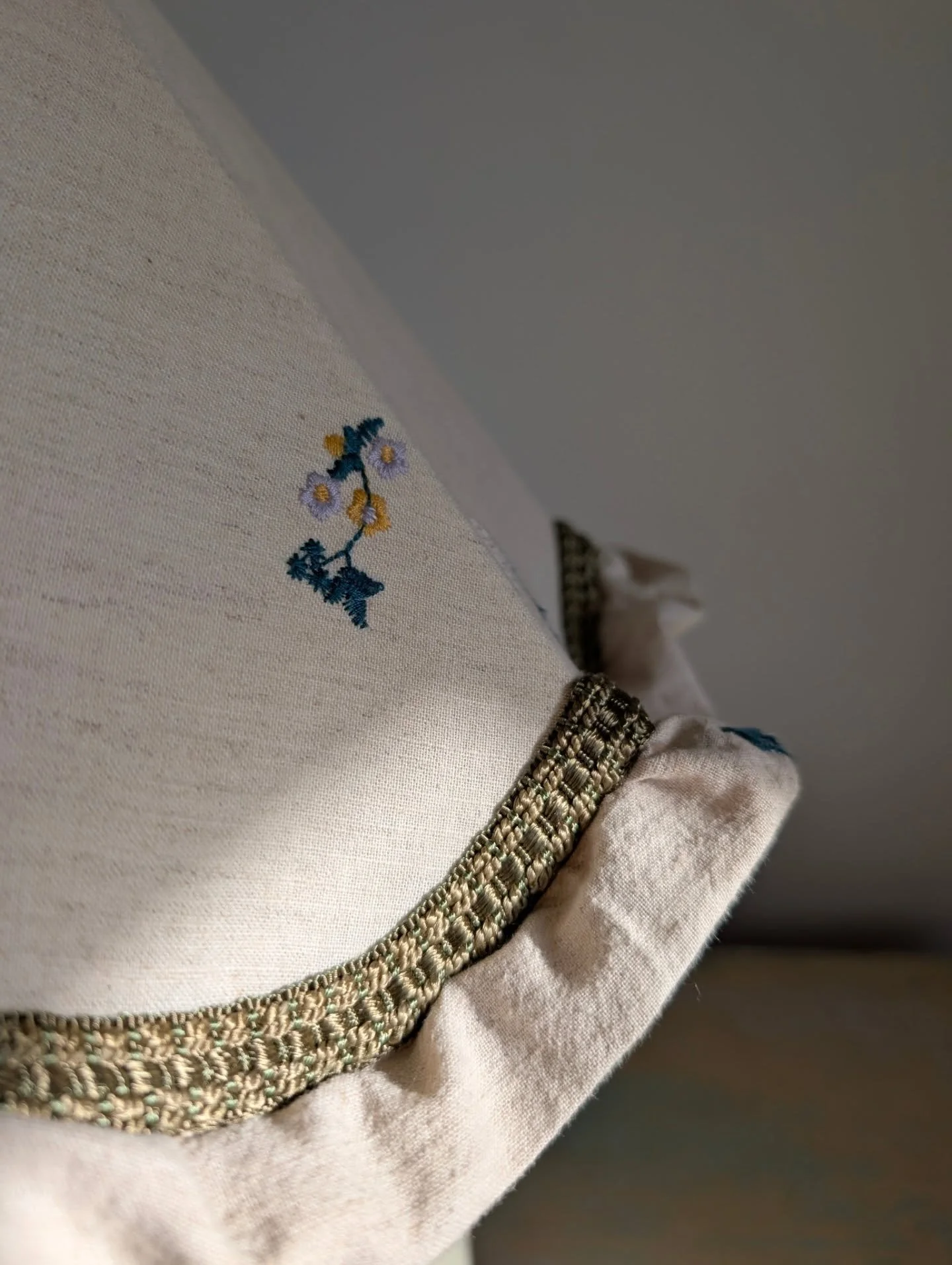 Some stills for the grid of this lovely one. 

Linen trousers and vintage trim, over a reclaimed frame 👌

This one will be going up on my website and Etsy in the coming days - You're seeing it here first so if you'd like it, be quick! 
(DM for price