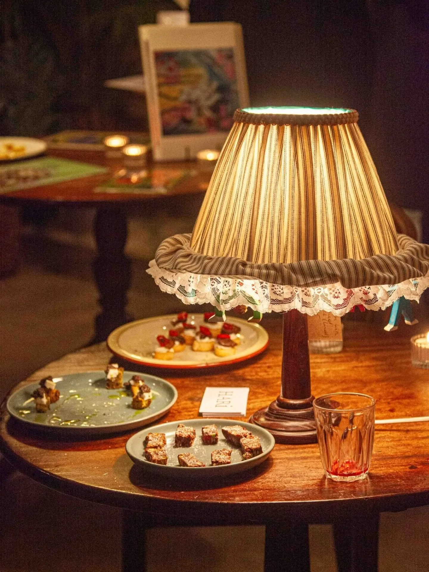 Double ruffles, reclaimed fabric, and the most adorable vintage wooden figures 🤸🏻🐘 whimsy perfection at it's finest👌

Nothing new, as always. 

This piece has got to be one of my absolute favourites and is the perfect addition to any nursery or c