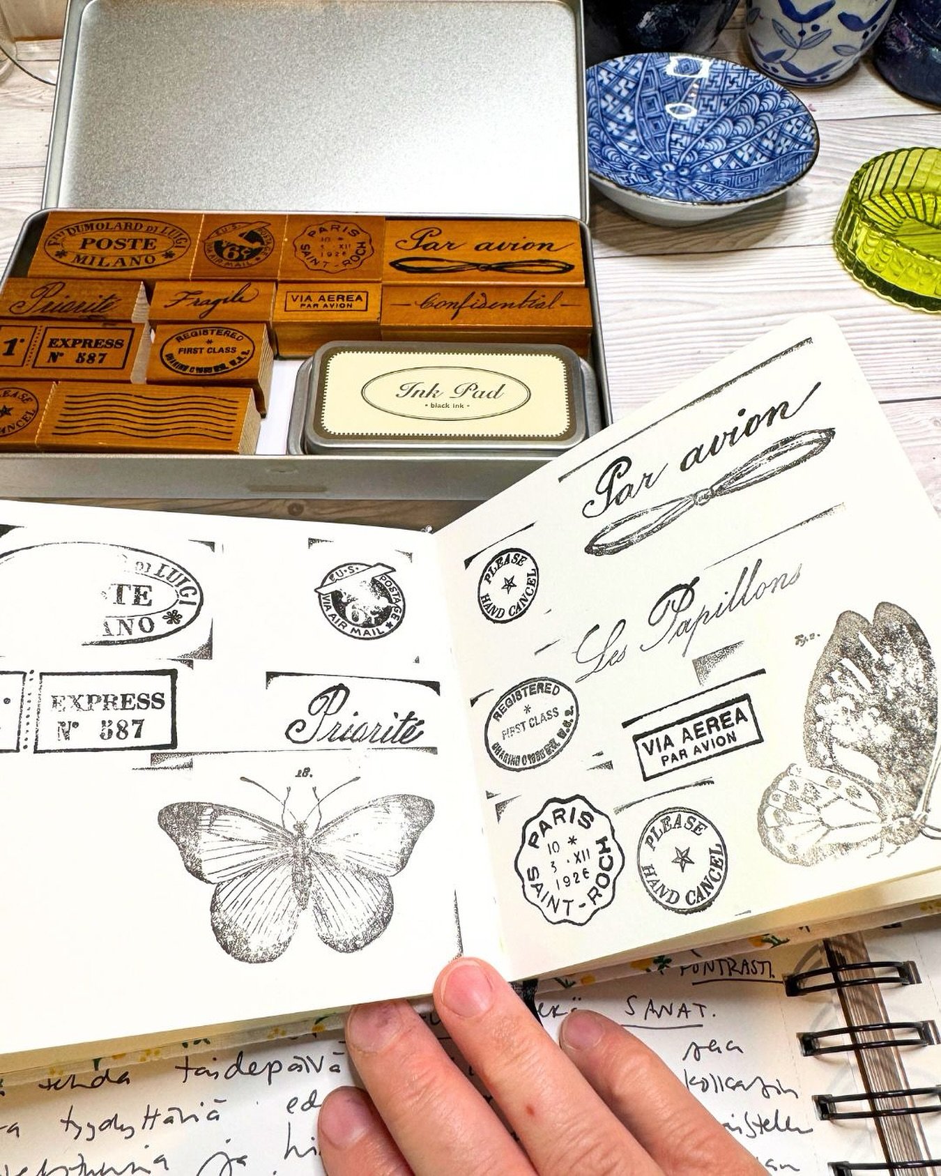 Started this Monday bursting with creative energy as I prepare everything for the brand new membership opening next Monday! 😍❤️

In the middle of it all, I stumbled upon some little stamps I hadn&rsquo;t even unpacked yet&hellip; so I took a quiet c