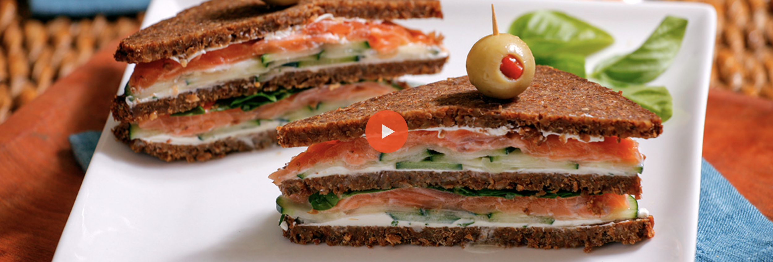 Triple de Salmón d eChile com rúcula e cream cheese