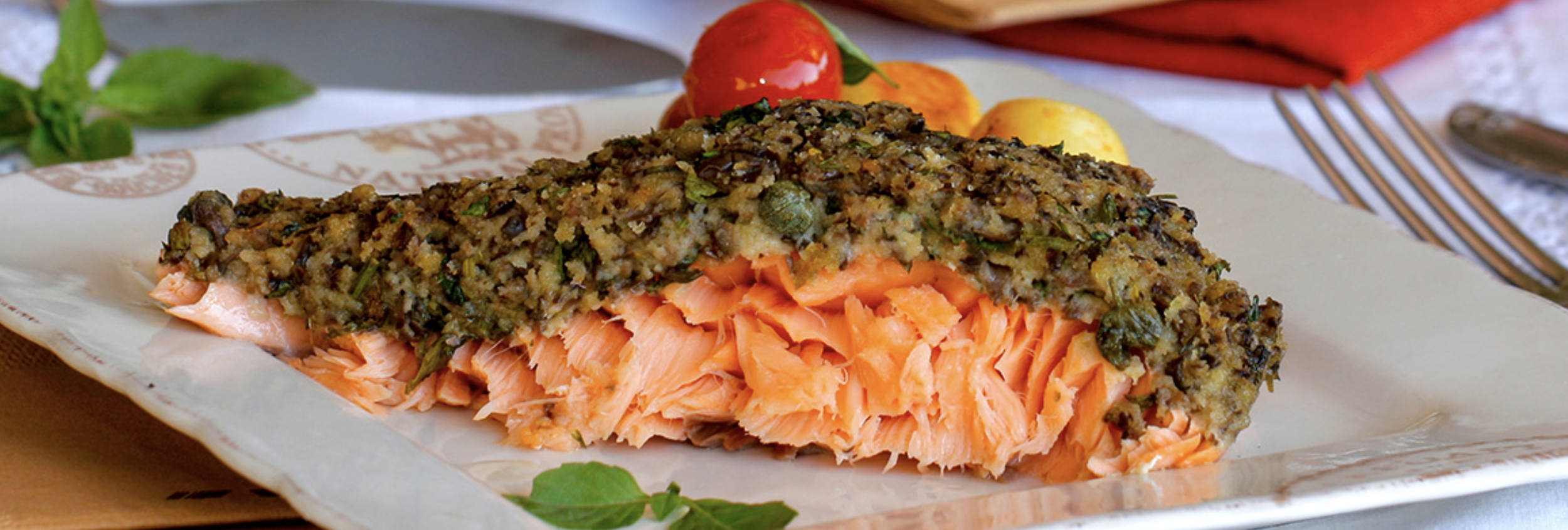 Salmón de Chile com crosta de oliva