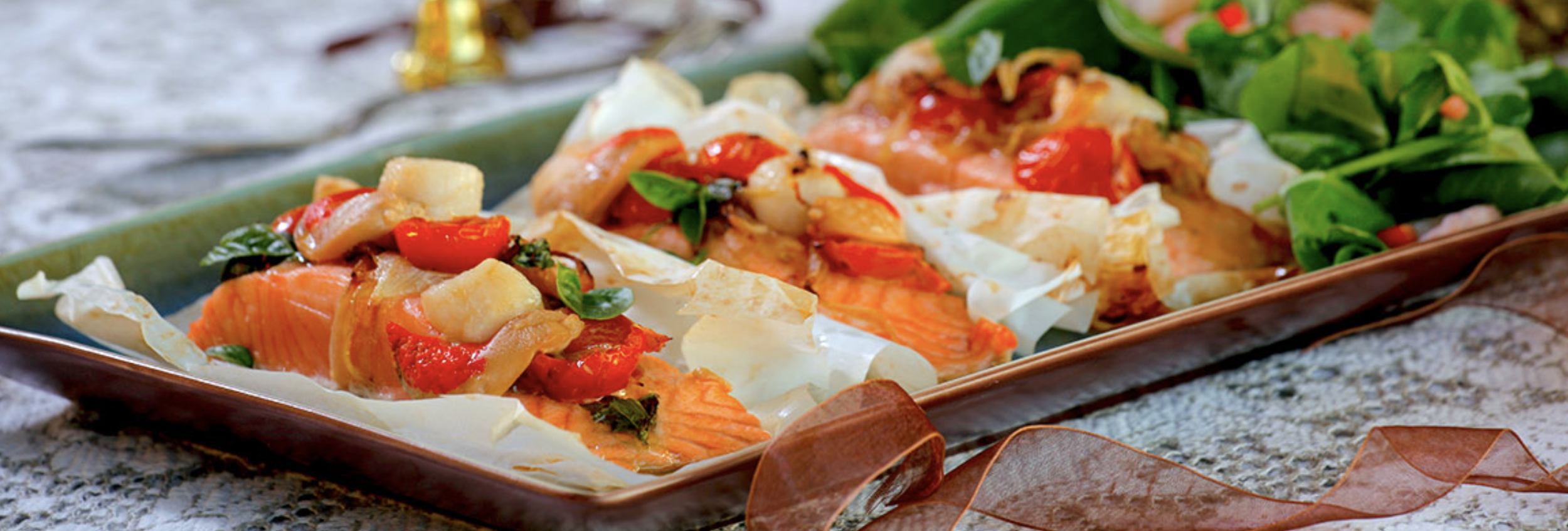 Papilote de Salmón de Chile, ostras e tomates