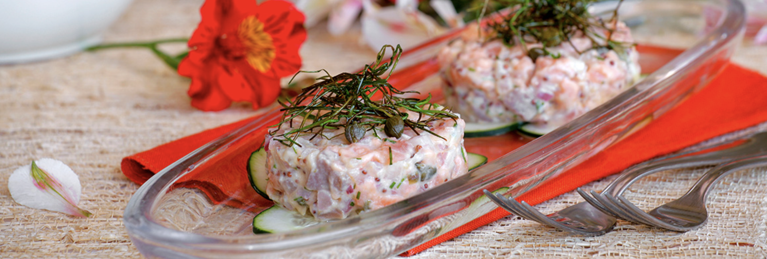 Tártaro de Salmón de Chile de pimenta e cebolinha refogada