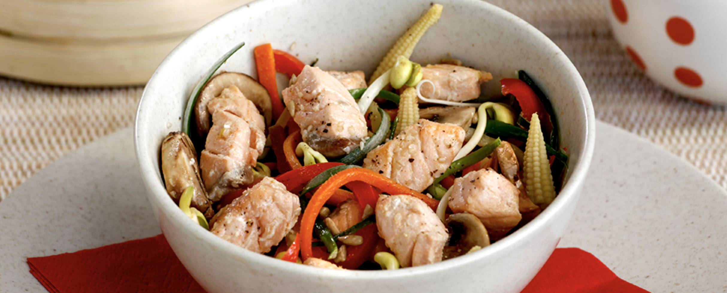 Wok de Salmón de Chile e vegetais