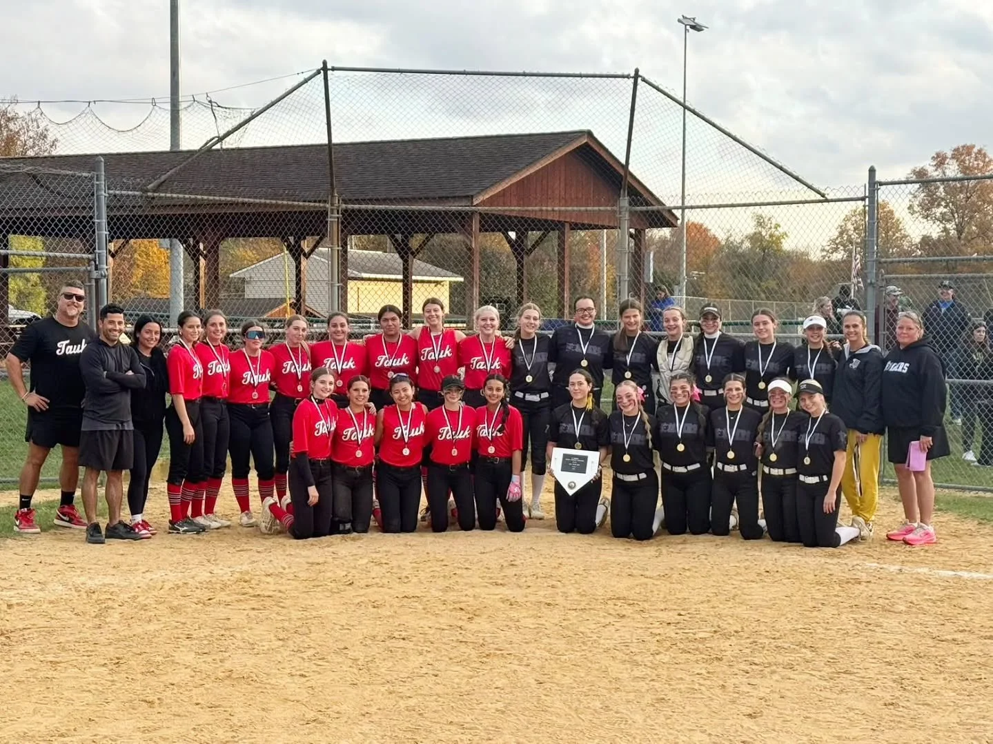 So proud of this Tauk team and these girls for going 3-1 this weekend coming in 2nd place in the OC Bombers Collegiate Showcase/Tournament. This young group shined in front of the college coaching lineup @ow_softball @baruch_softball @brooklyncollege
