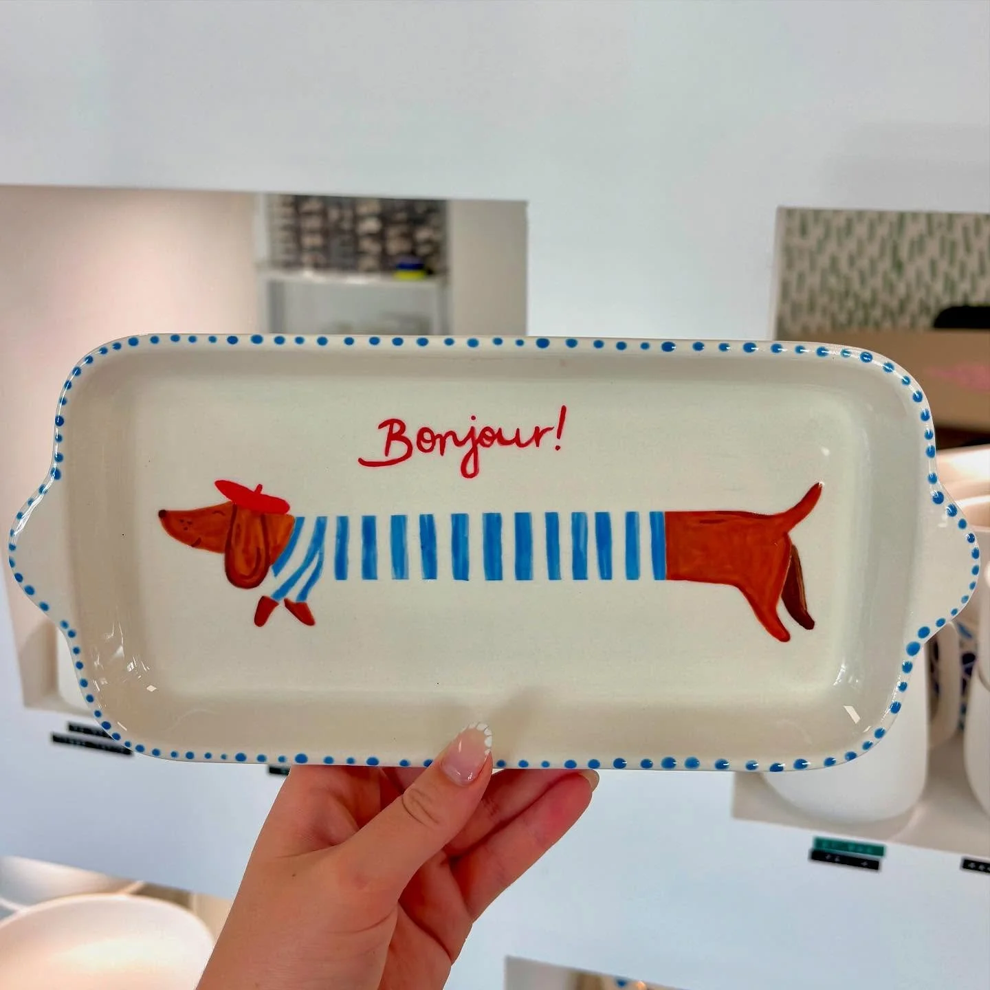 Bonjour! 🇫🇷🥖🐾#keramik #ceramic #keramikselberbemalen #keramikselbstbemalen #potterypainting #art #saarland #saarlouis #studiokonfetti #keramikliebe #dackel #dackelliebe #bonjour