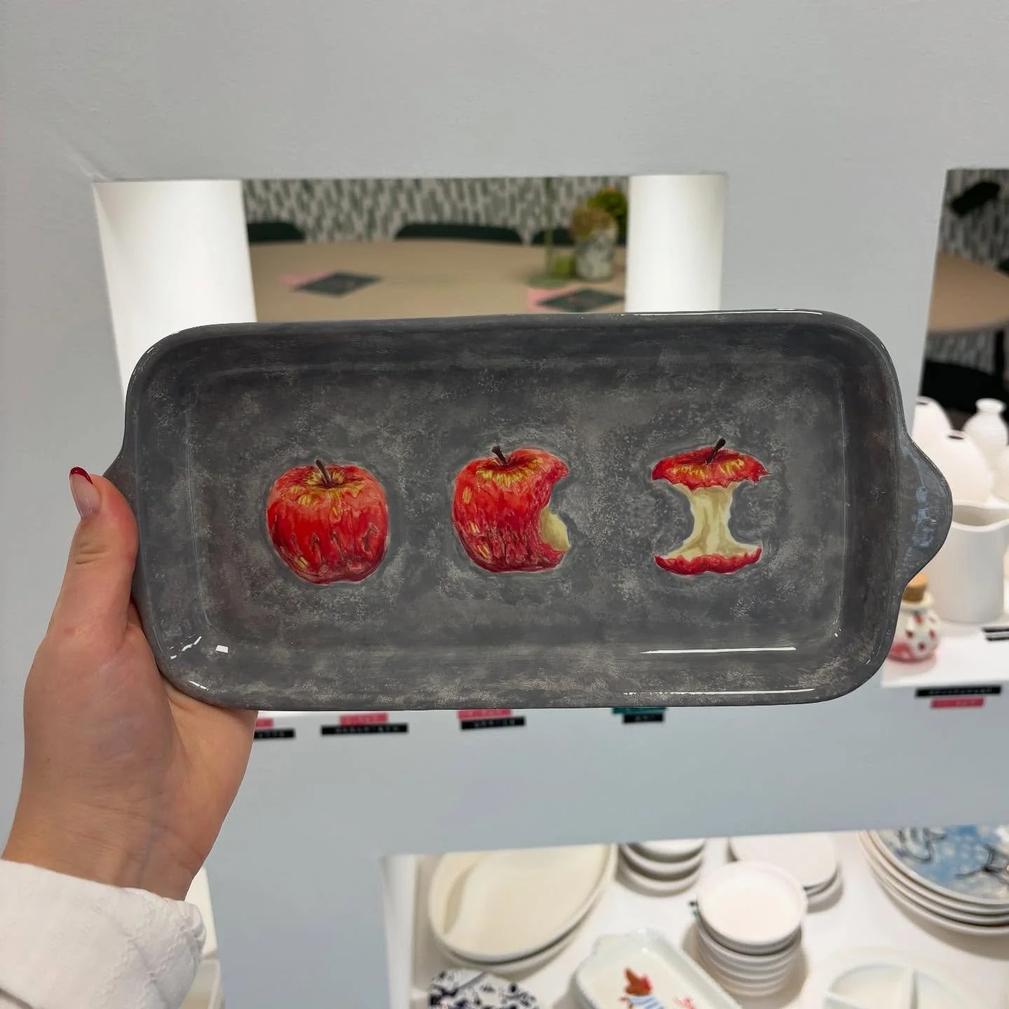 🍎🍎🍎! ein echtes Kunstwerk! Was denkt ihr? Wir sind aufjedenfall hin und weg von diesem tollen Ergebnis.
#keramik #ceramic #ceramicstudio #potterypainting #potterylove #keramikselberbemalen #keramikselbstbemalen #art #apple #keramikliebe #saarlouis