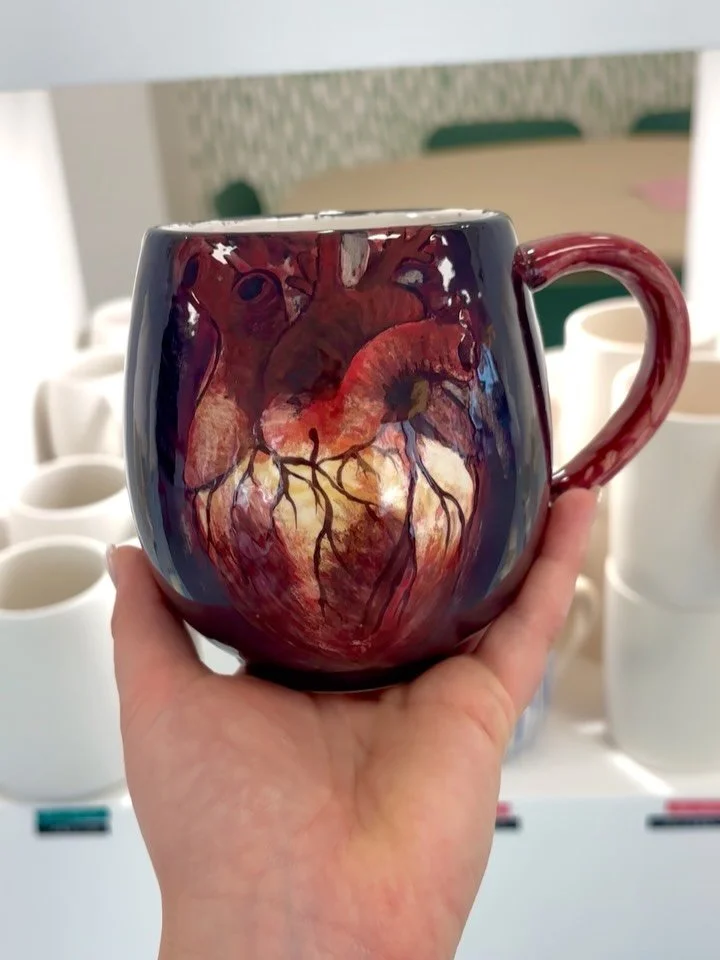 Wir staunen! 🤩 Hier war ein echter Profi am Werk! #keramik #keramikselberbemalen #keramikselbstbemalen #potterypainting #art #ceramics #keramikliebe #studiokonfetti #saarlouis #saarland #profi #welovethis