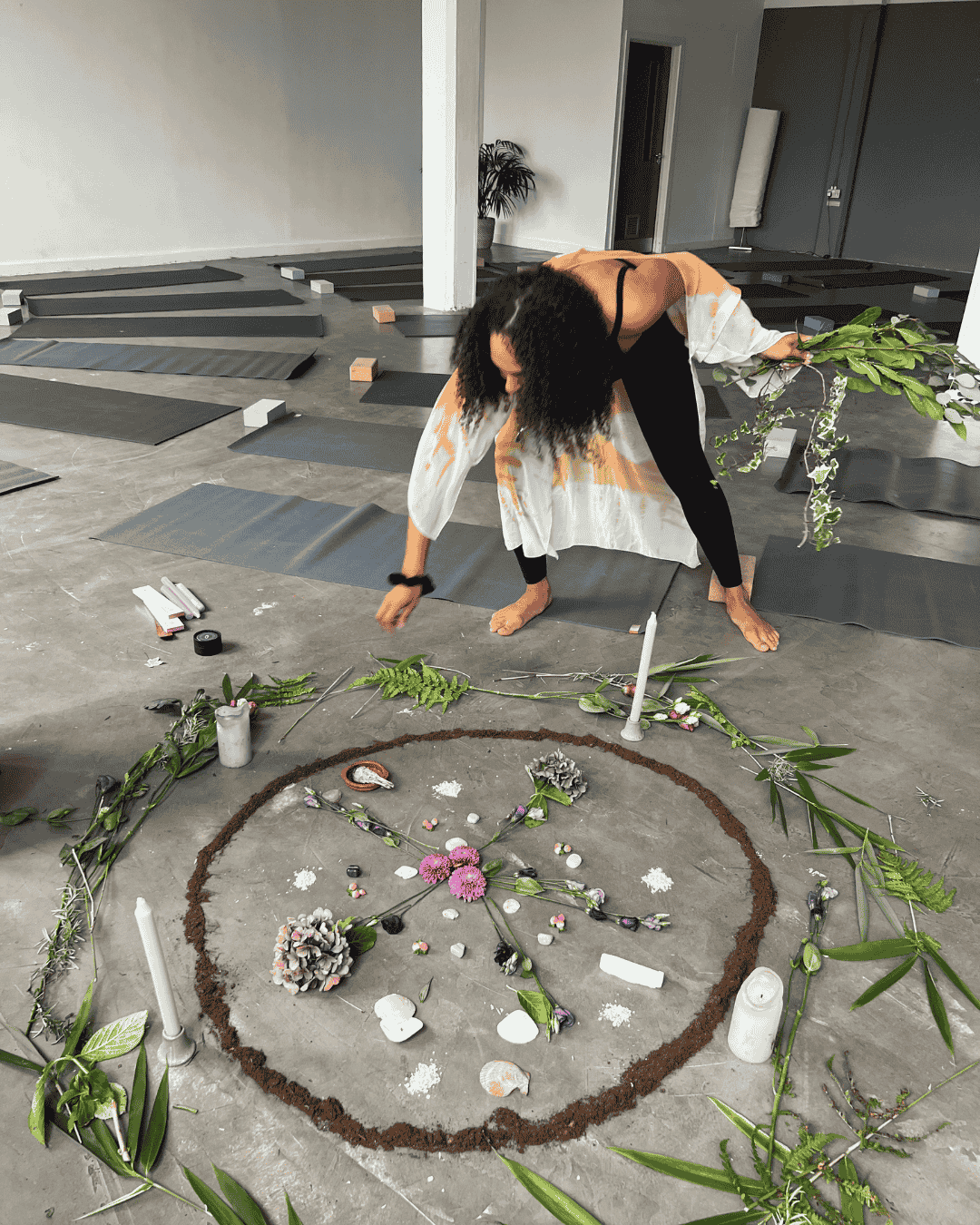 Holistic practitioners based in Manchester. Sound healers, Yoga instructors, Reiki, Guided Meditation - all collaborating on therapy and healing events