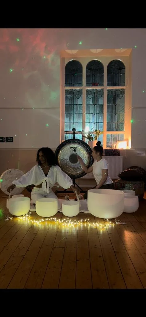 Group sound bath session in Manchester with sound bowls – guided immersive sound healing therapy & meditation by Sirius Sounds.