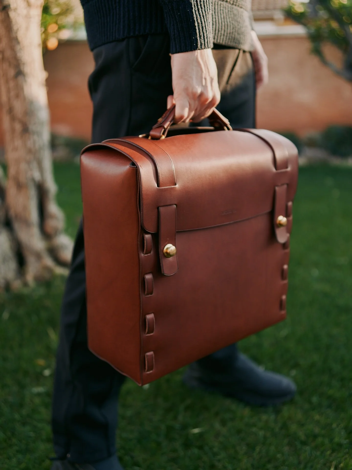 Fasquel Camera &times; Esth&egrave;te Maroquinerie

A collaboration born from a shared vision of craftsmanship, durability, and purpose.

Handcrafted in Fontainebleau 🇫🇷 by @esthete_maroquinerie , this leather case has been specifically designed to