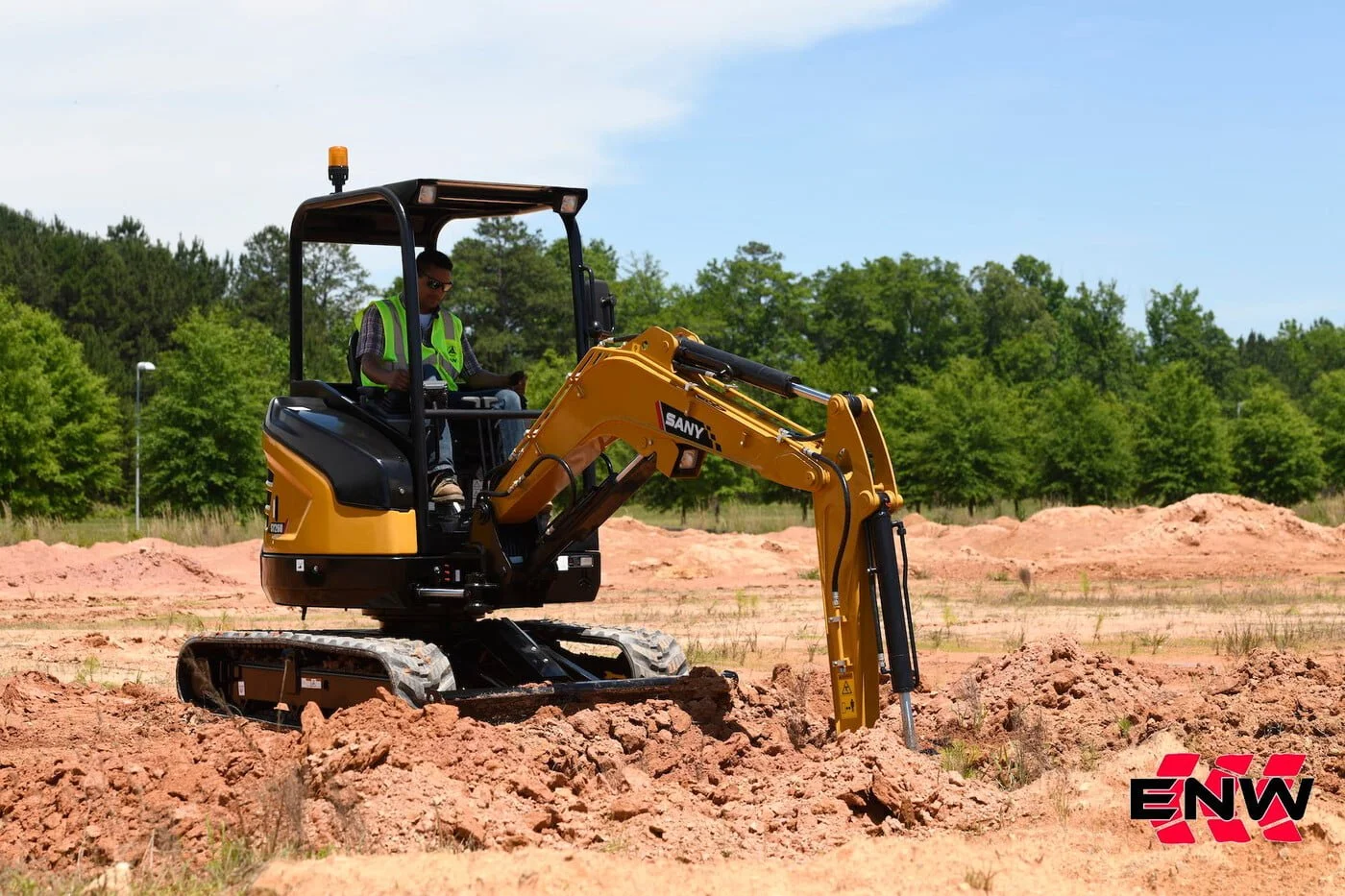 SANY SY26U Excavator Bundle - Coupler, Thumb, 2 Buckets
Dependable and easy to operate, the SANY SY26U zero tail swing mini excavator with boom swing is made to bring big performance to narrow and confined spaces. Its lightweight design and compa