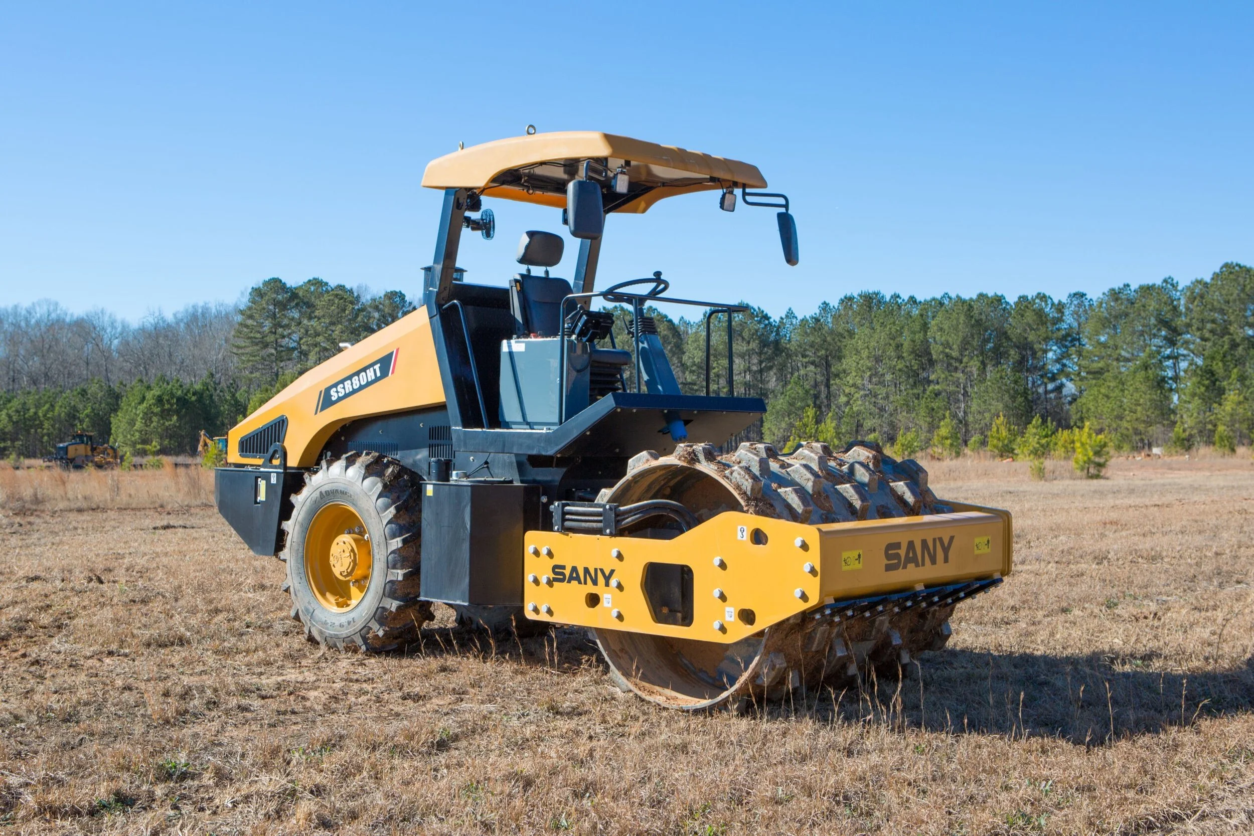 SANY SSR80R Compaction Roller  
With components from brands you trust like Yanmar engines and Danfoss hydraulic motors fordependable performance the SSR80 has clear lines of sight and a suspension seat that offers operator comfort and job site safet