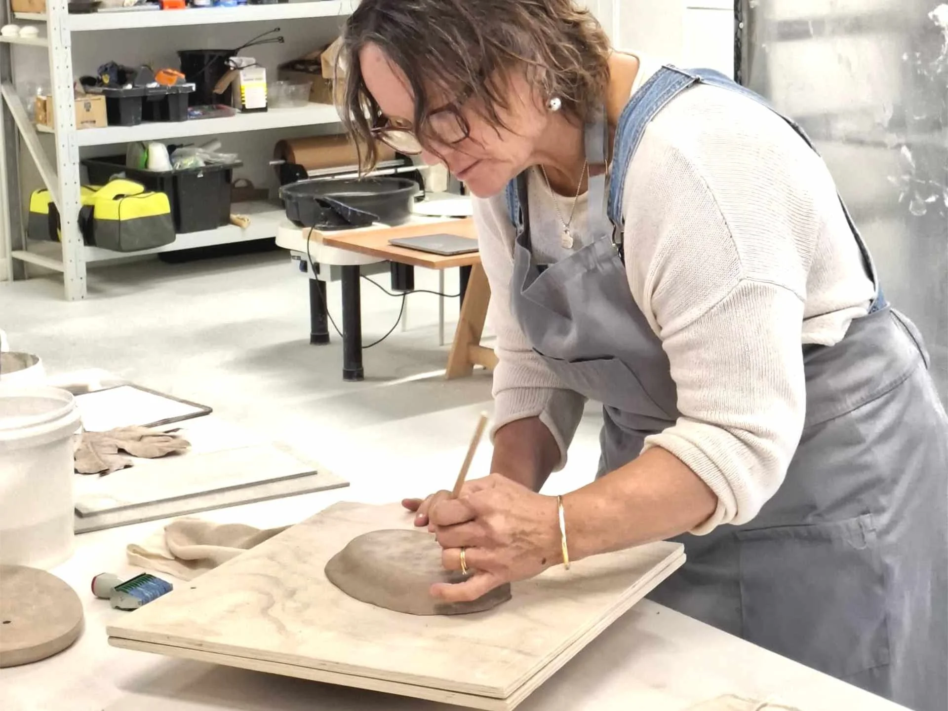 making-plates-at-dimboolapottery-01.jpg
