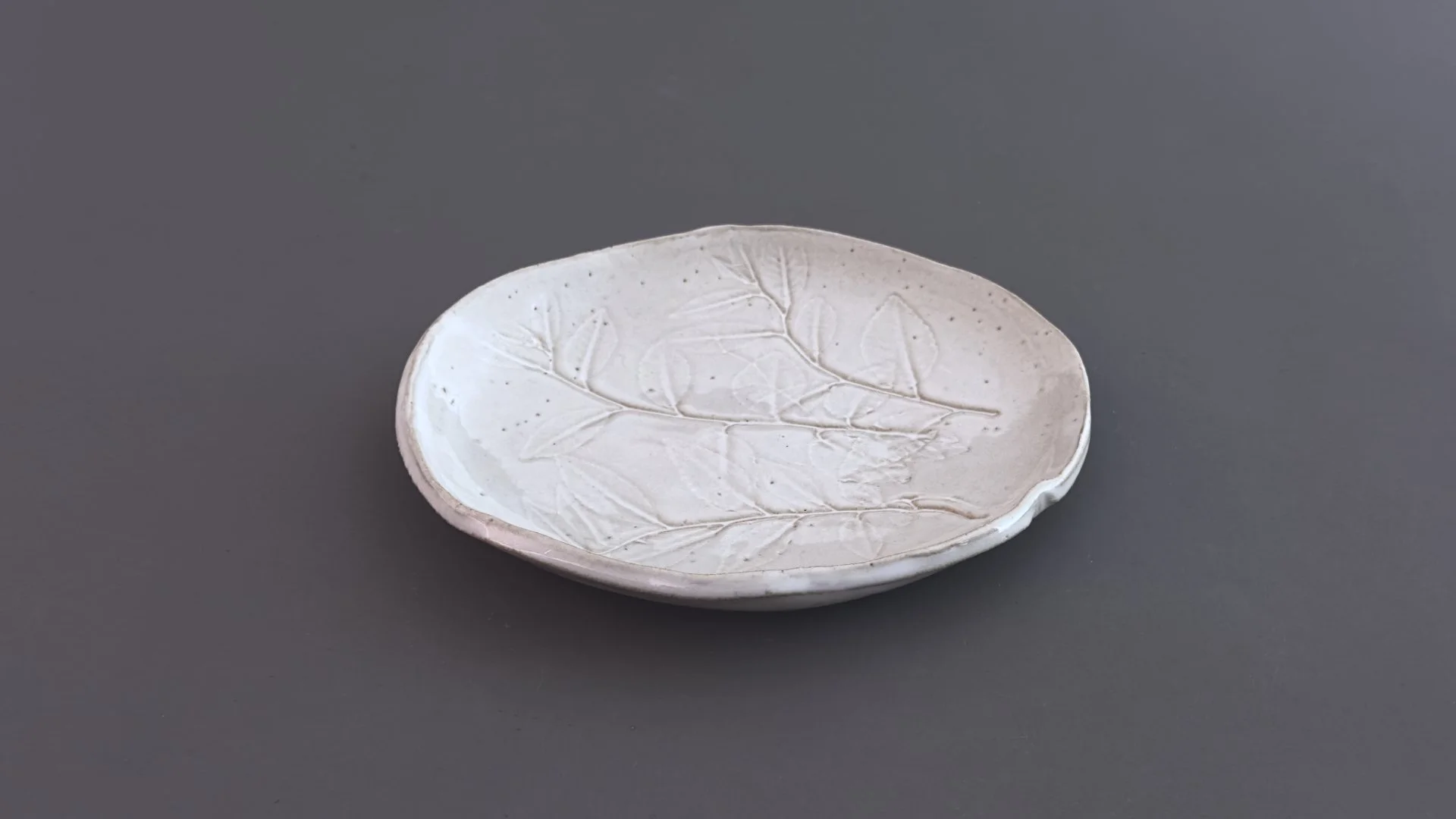 circular -plate-with-leaf-impression.jpg