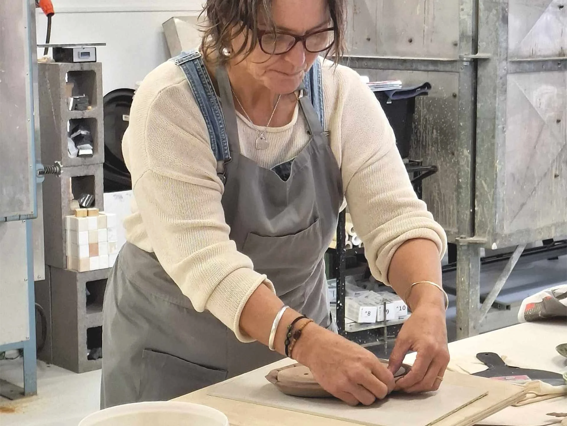 making-plates-at-dimboolapottery-03.jpg