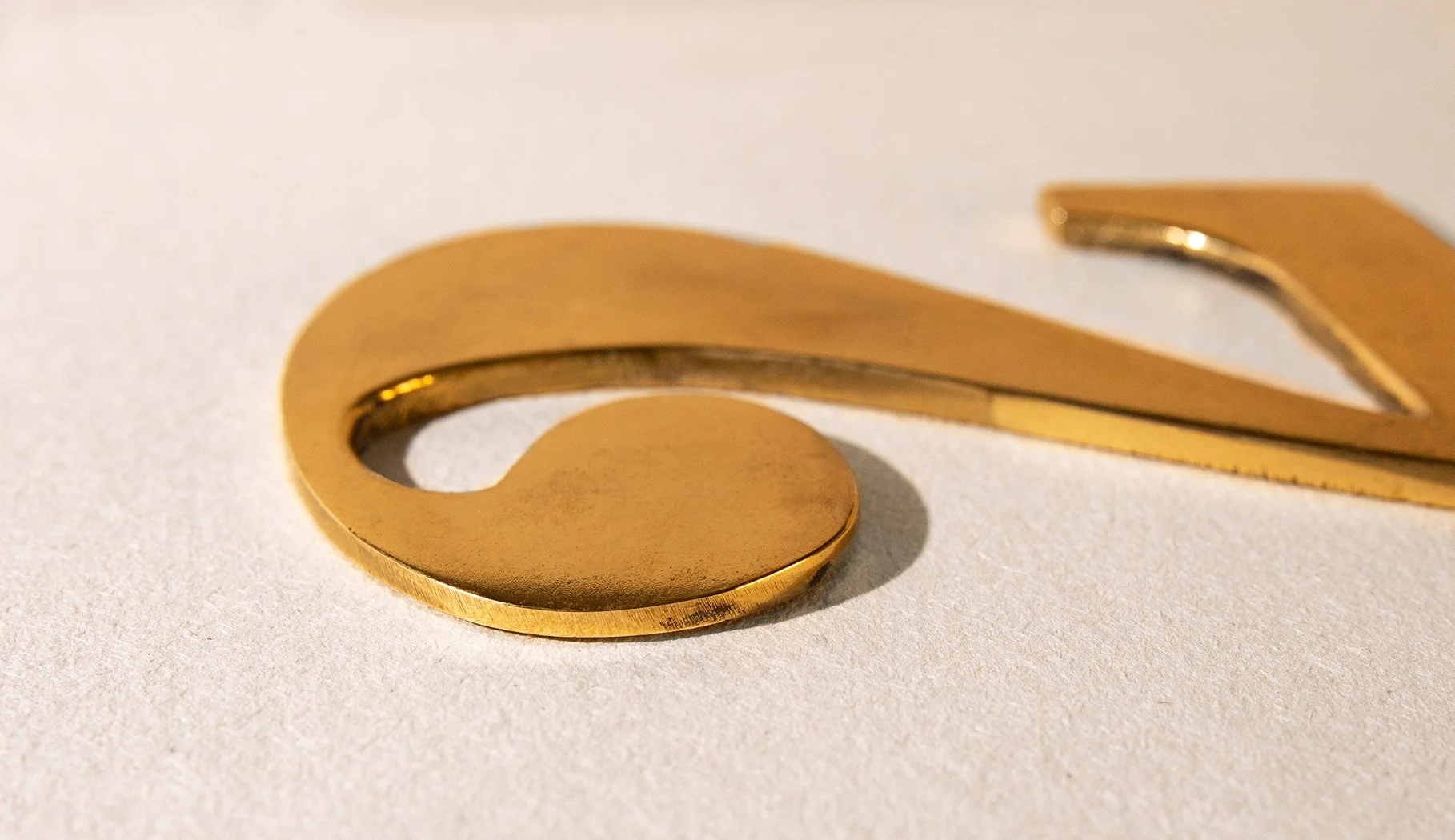 Numeros bronce edificios cali