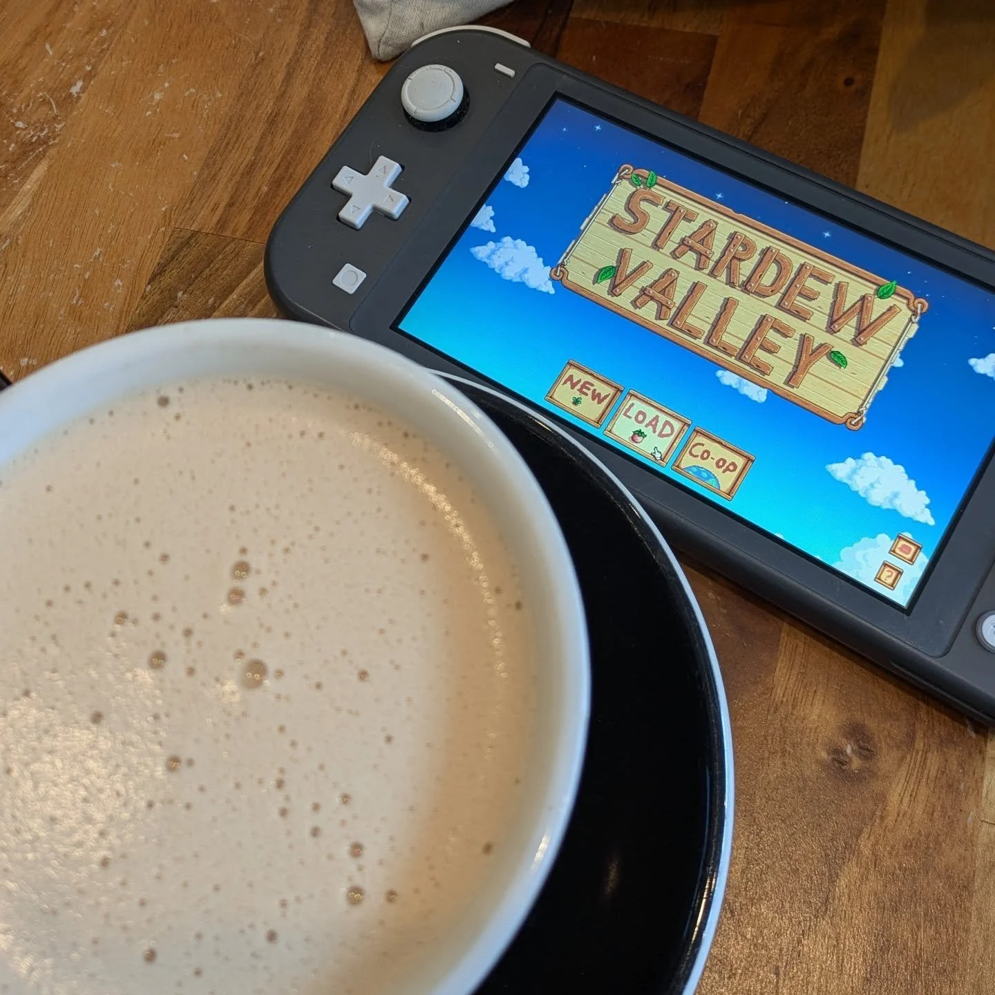 It's a London Fog and Stardew kind of morning &lt;3
.
.
.
#winter #gaming #hotdrink