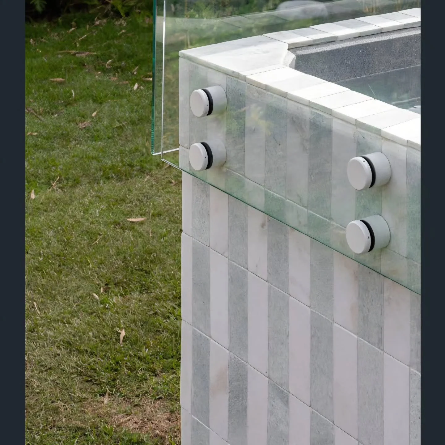 A coastal retreat in you own back garden

This concrete pool is finished in Verdi Cristallo with Bianca Oro marble striping. Soft green hues layered with subtle contrast for a look that feels calm and refined yet a little playful.

Thanks to @lee__ta