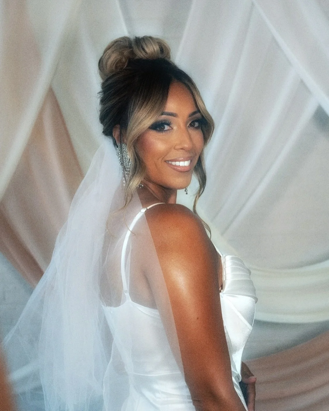 SO DREAMY - makeup by one of our talented artists  @thatchinaglow 
Model: @_ricksworld 🤍💍
&bull;

&bull;
#bridal #bridalmakeup #bridalmakeupartist #ctbridal #ctbridalmakeup #ctbridalmakeupartist #ctmua #ctmakeupartist #ctbrides #ctbridalmua #bridal