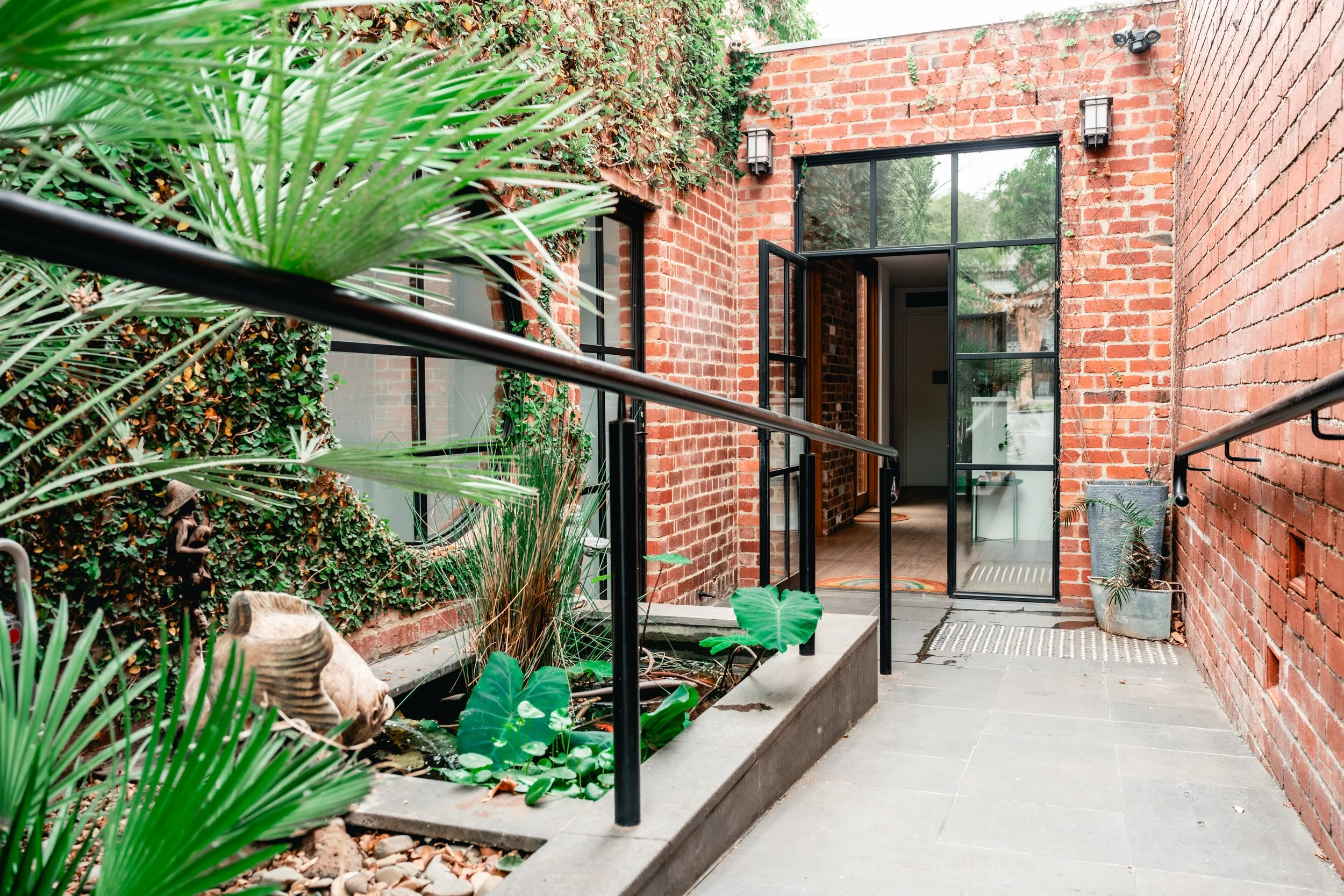 Osteopathy in Richmond. Osteopathy in Cremorne. Osteopathy in South Yarra. Osteopathy in Collingwood. Osteopathy in Abbostford. Osteopathy for Jaw pain TMJ. Osteopathy for Headaches.