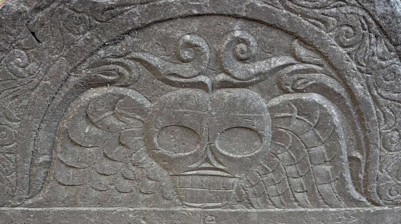 Death's head winged skull early New England design.