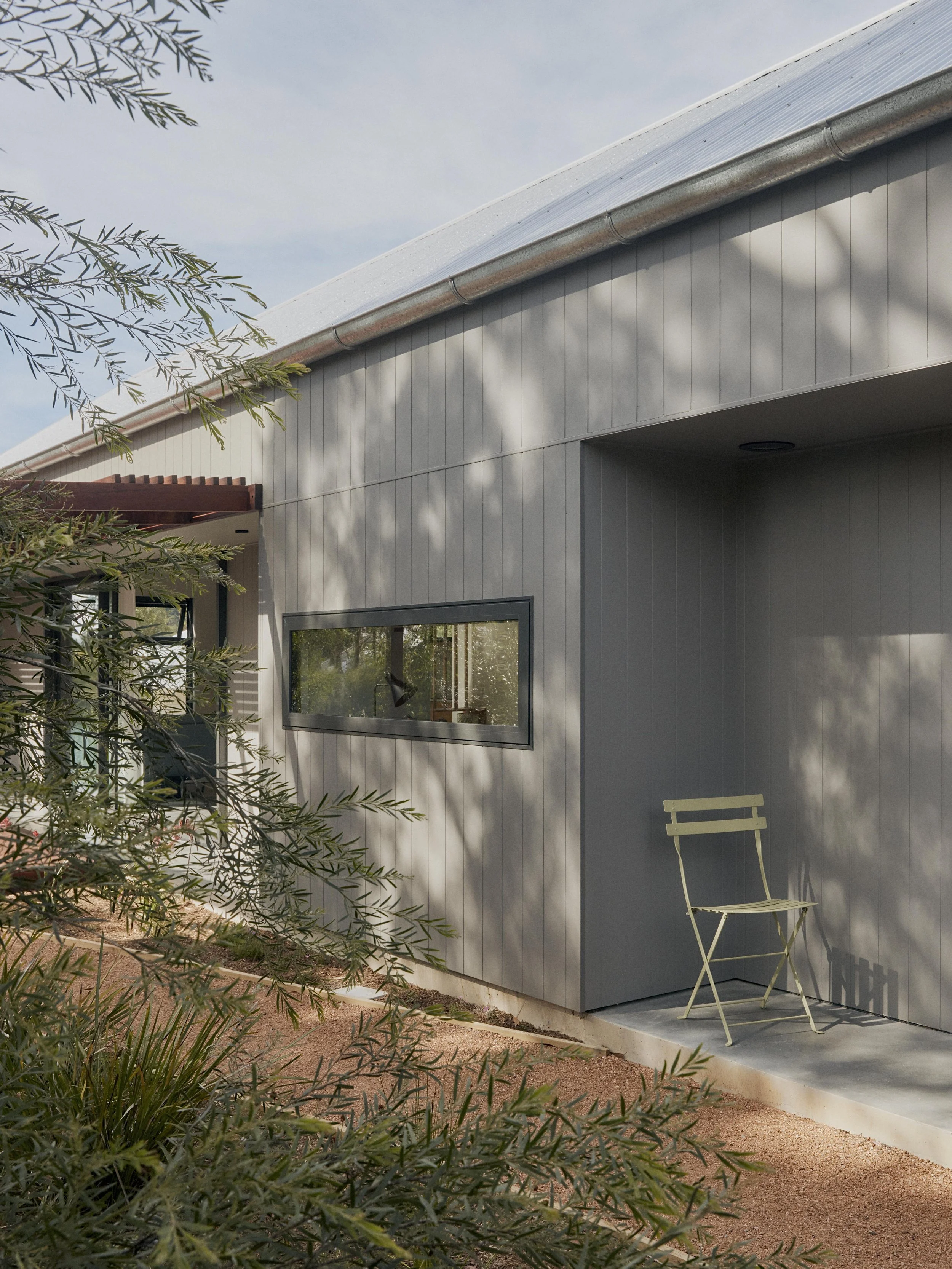 Private garden seating nook Berrima Garden House - native landscape design ZF Architects