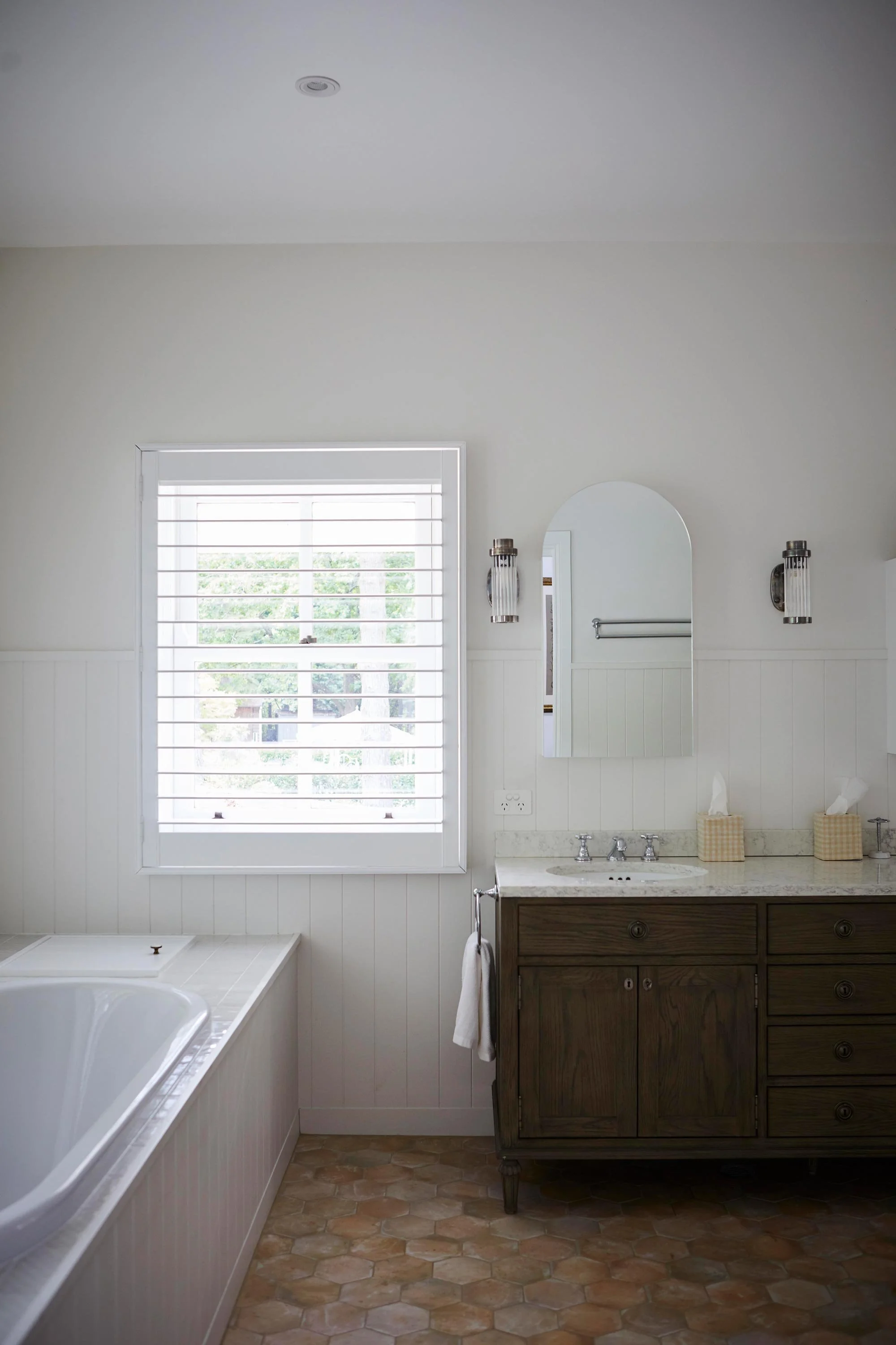 Attic bathroom renovation Sutton Forest Estate - freestanding bath wallpaper ZF Architects