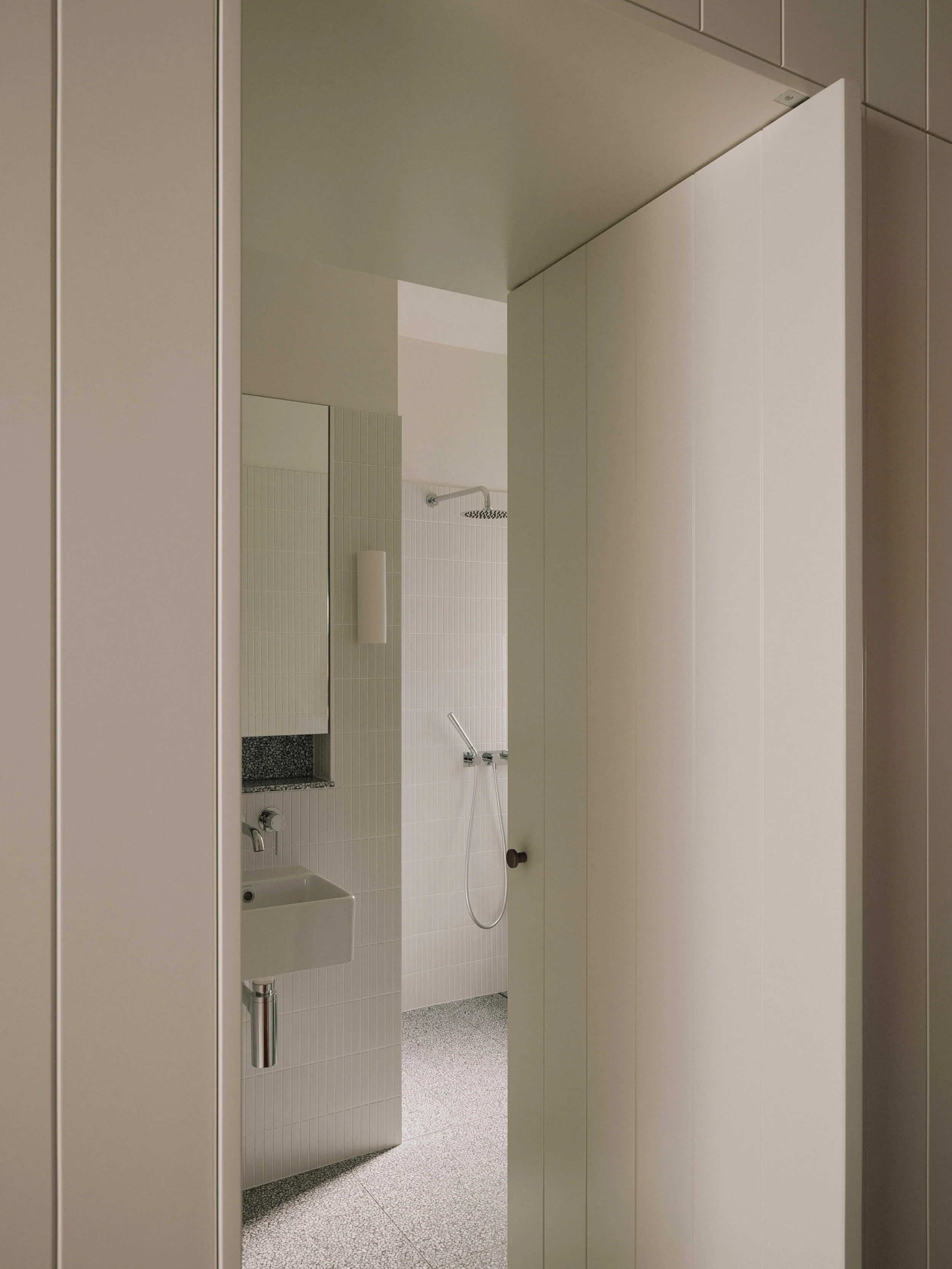 Hidden ensuite entry Berrima bathroom - wardrobe door passage ZF Architects renovation