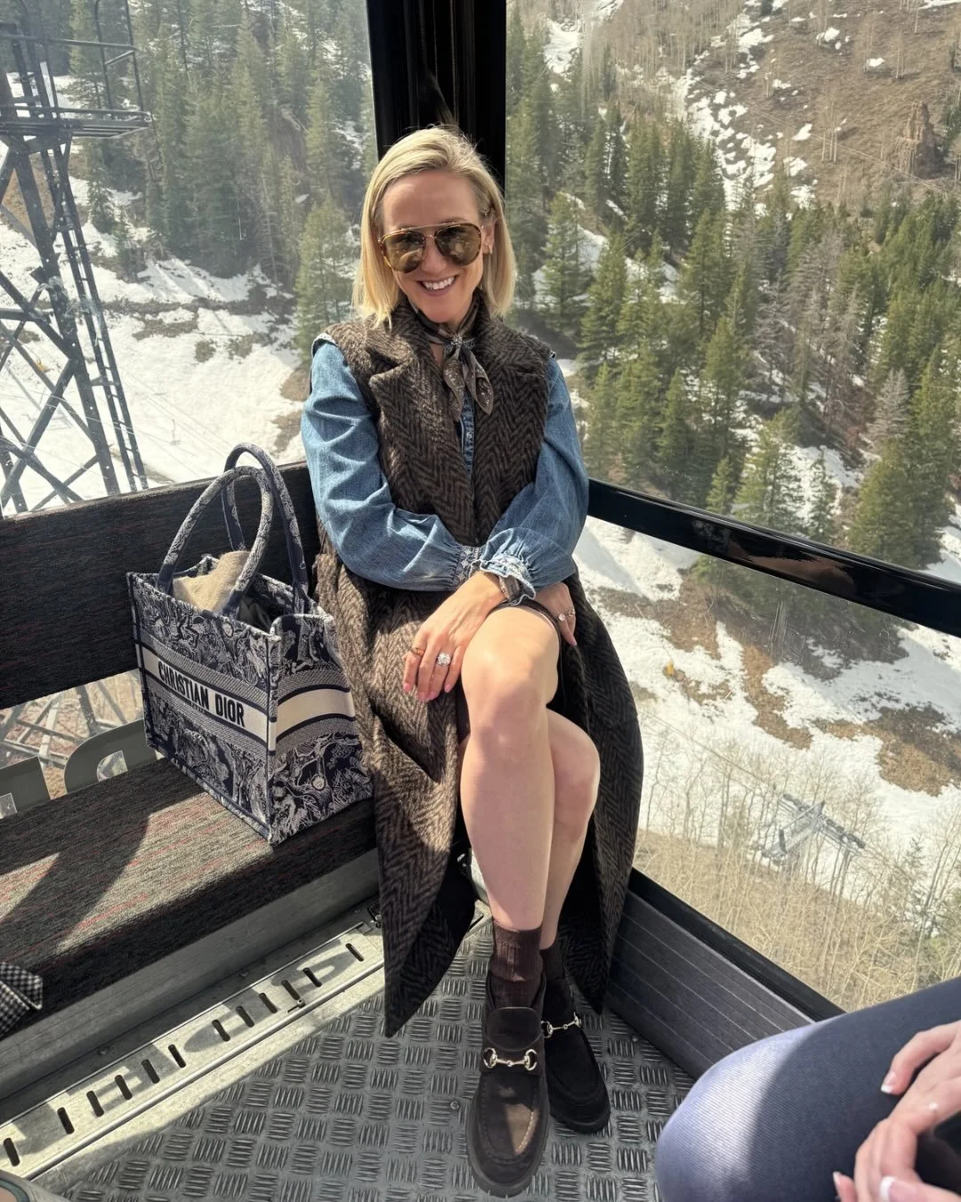 Q1, in textures and moments. A season of movement, inspiration, and quiet building behind the scenes. More soon.

#telluride #weddingproduction #travel #fashion #personalstyle