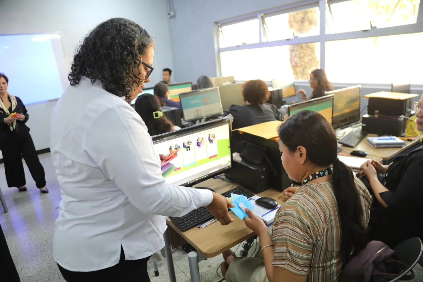 Instituto Neurológico de Guatemala capacita a personal de SBS y SOSEP para ampliar atención a personas con DI y autismo