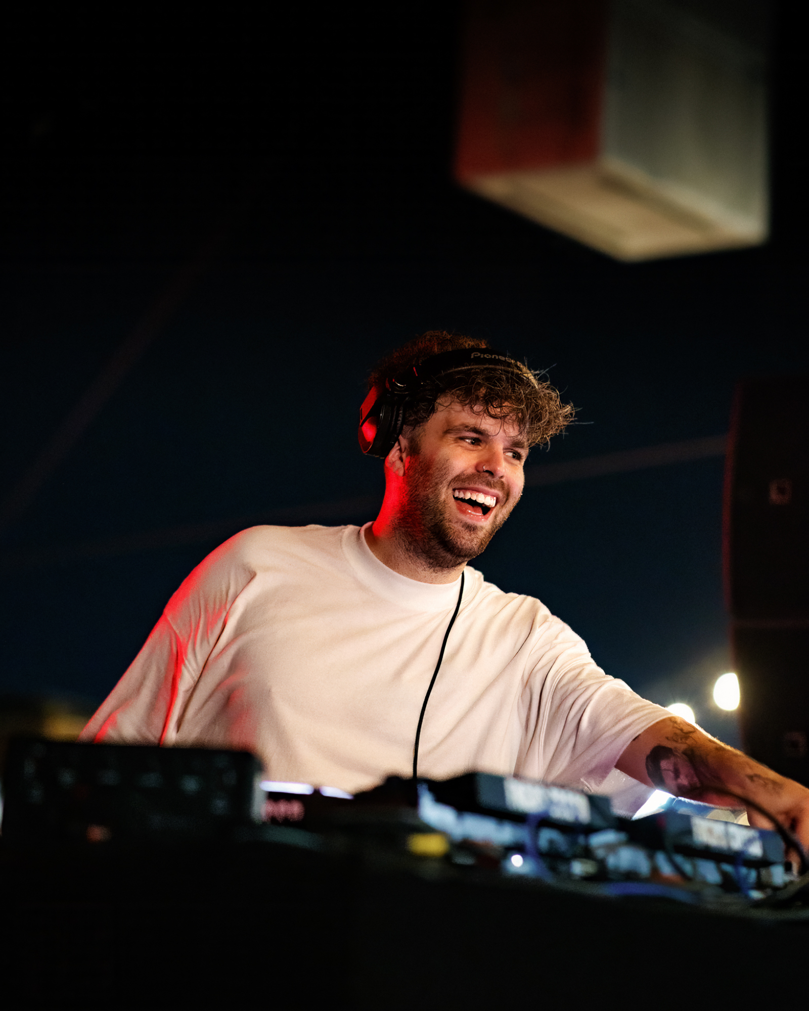 Le producteur belge Jerro, du label This Never Happened, présente un set spécial à 360° au Newspeak à Montréal avec Plainsight Live et NEON, dans le cadre de sa tournée d’hiver.