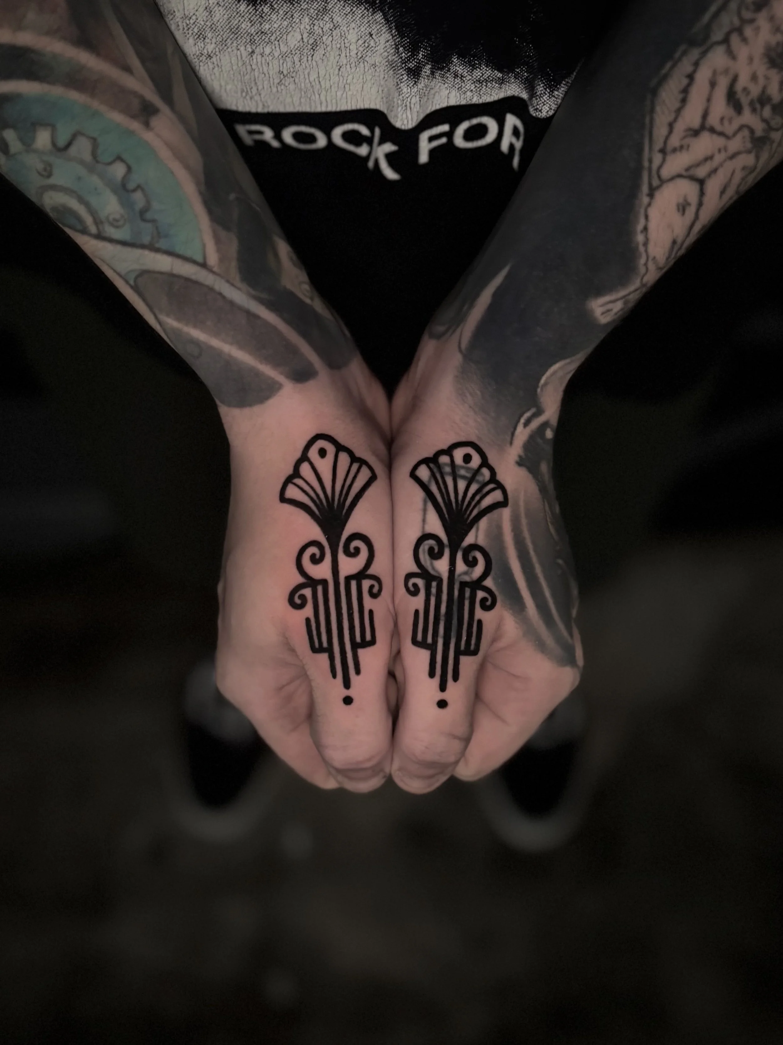 Ornamental thumb tattoo by Soleya Tattoo in Auckland — bold blackwork design and striking linework.