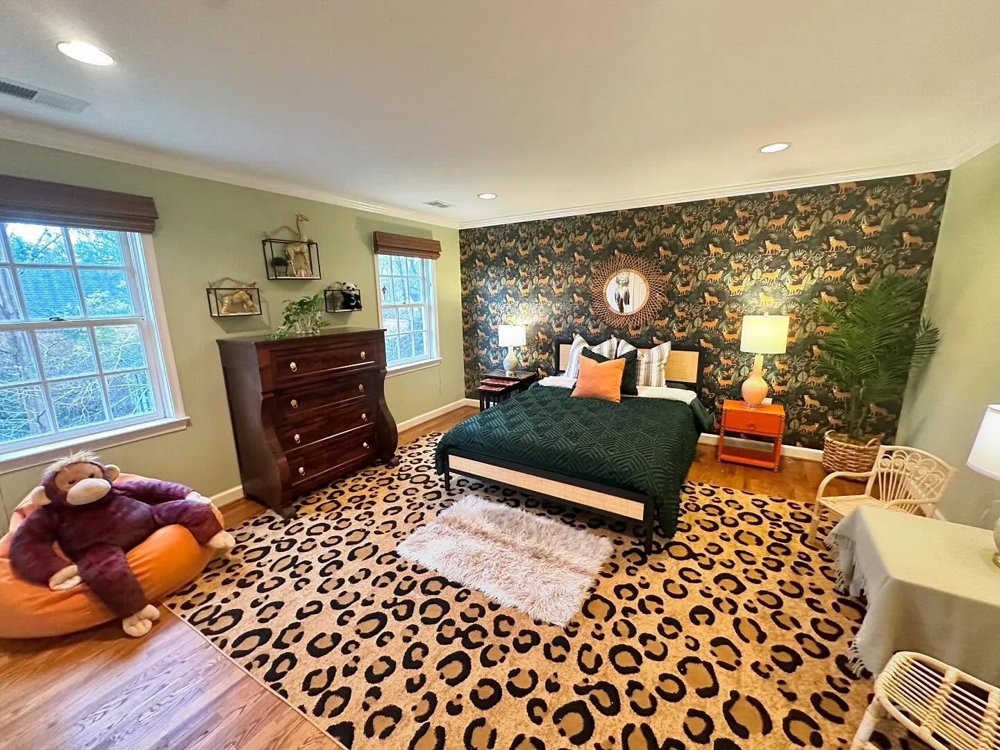 Looking for a quick and bold room transformation? ✨ Contact Tack and Style! This is the first of many 24-hour room transformations—stay tuned for more! Here’s an example of turning a simple kids’ room into a sophisticated, fun, and