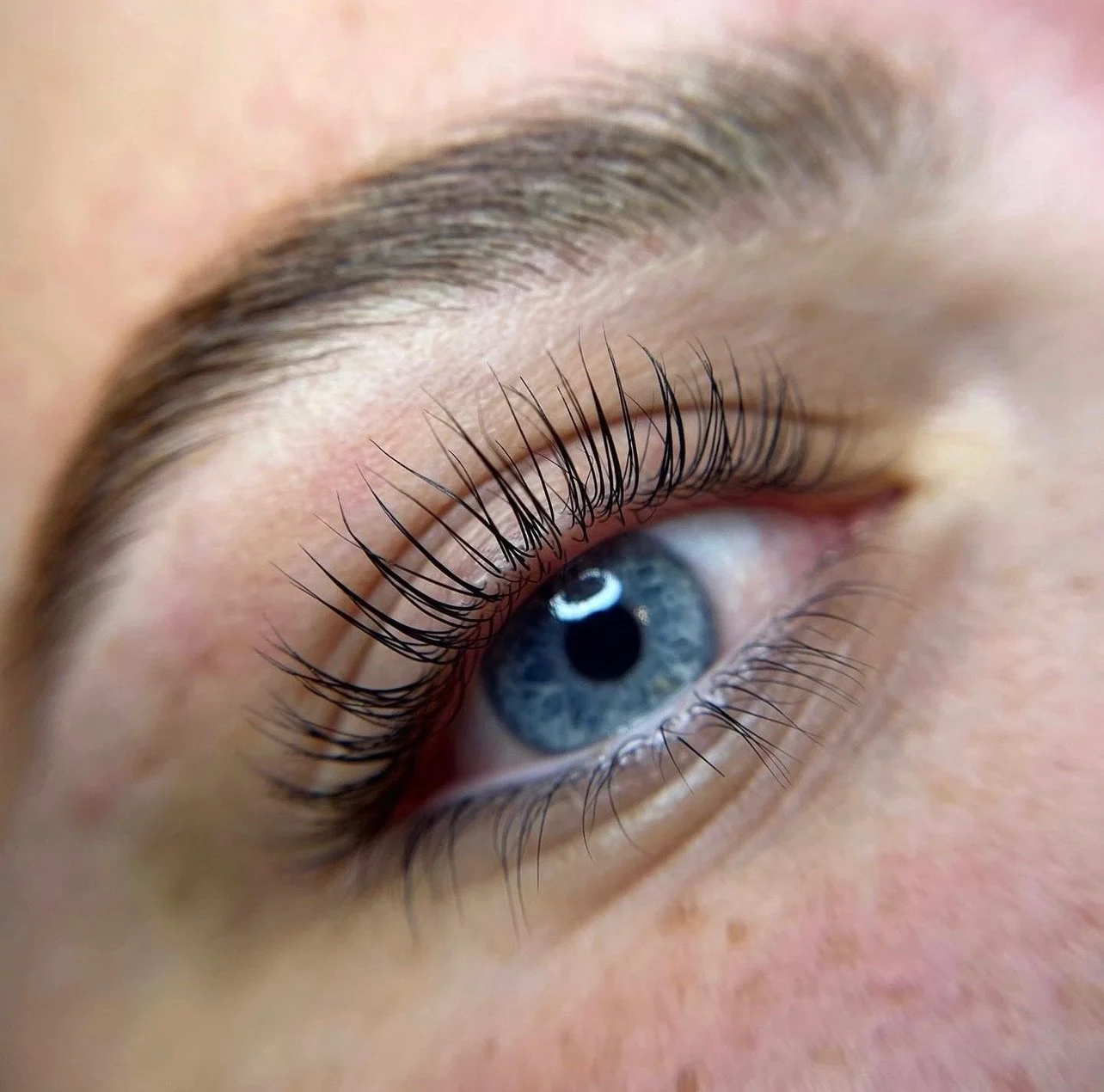 Lash Lift 101: Your Go-To Guide for Flirty, Lifted Lashes