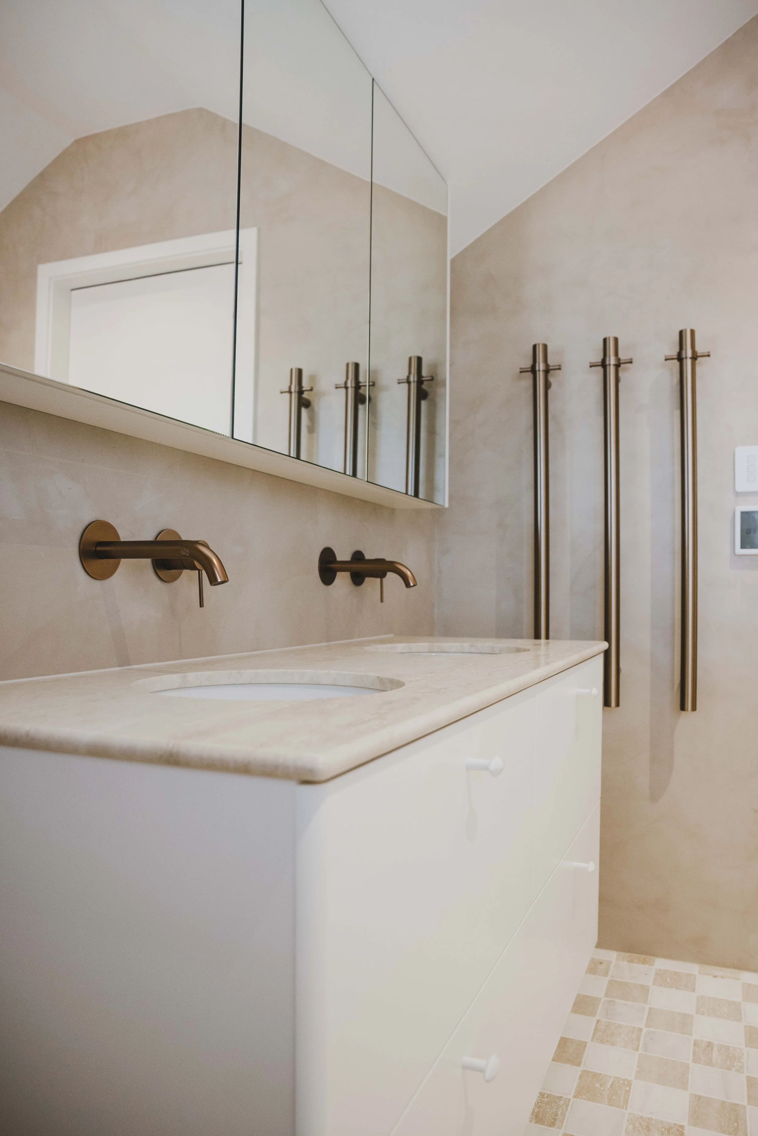 NEDLANDS_BATHROOM (17 of 37).jpg