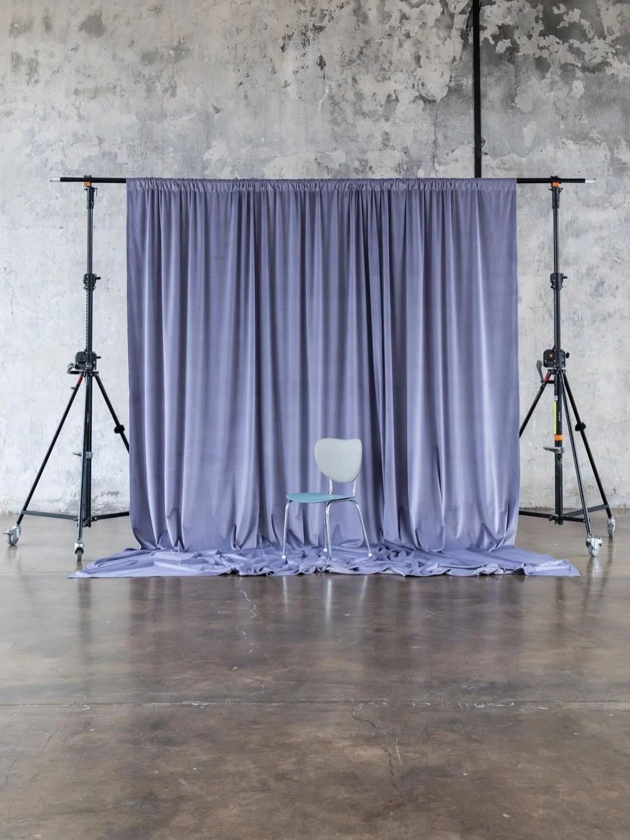 ✨ Meet the newest addition to our backdrop family ✨
FABRIC DROPS, inspired by iconic Hollywood stars, designed to elevate your next photoshoot.

We have different materials available:
🌞 Velvet
🌸 Cotton Satin
🎀 Satin
🔮 Voile

Available in Warsaw a