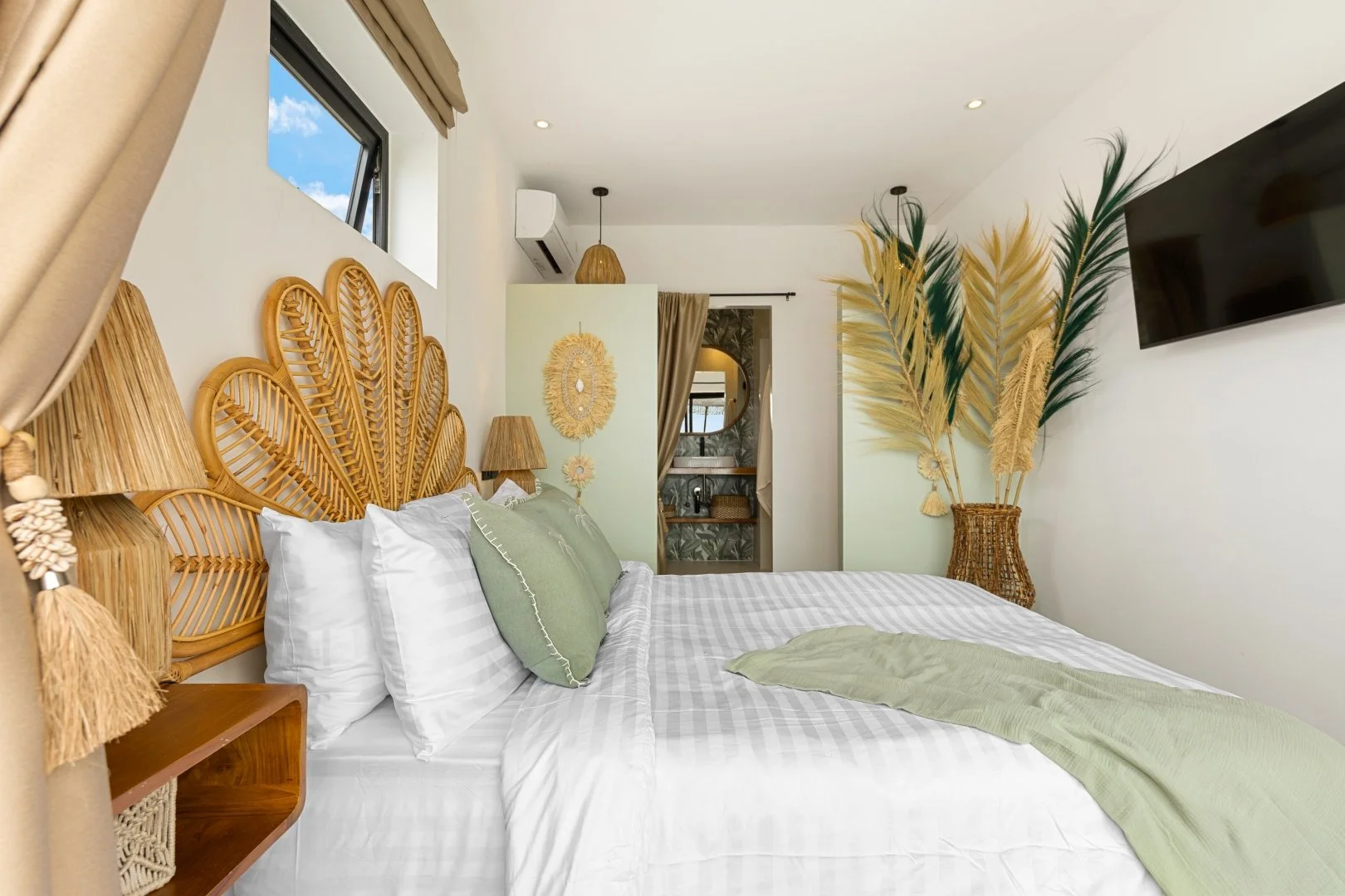 Villa Lilly of the Valley - May 2025 (21).jpg