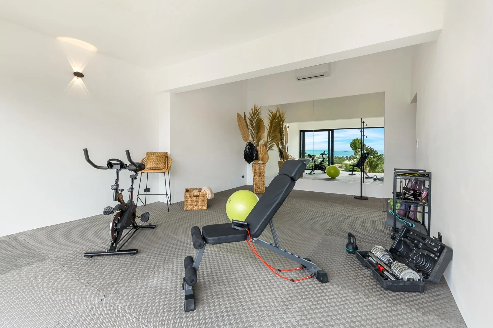 Villa Lilly of the Valley - May 2025 (92).jpg